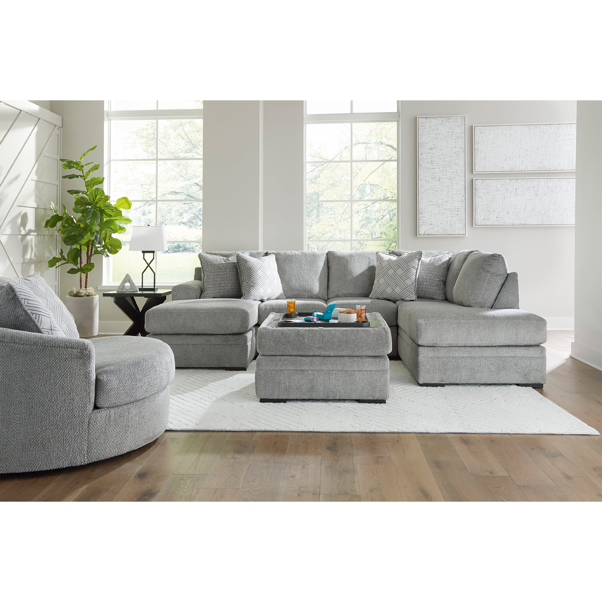 Casselbury 2-Piece Sectional with Chaise