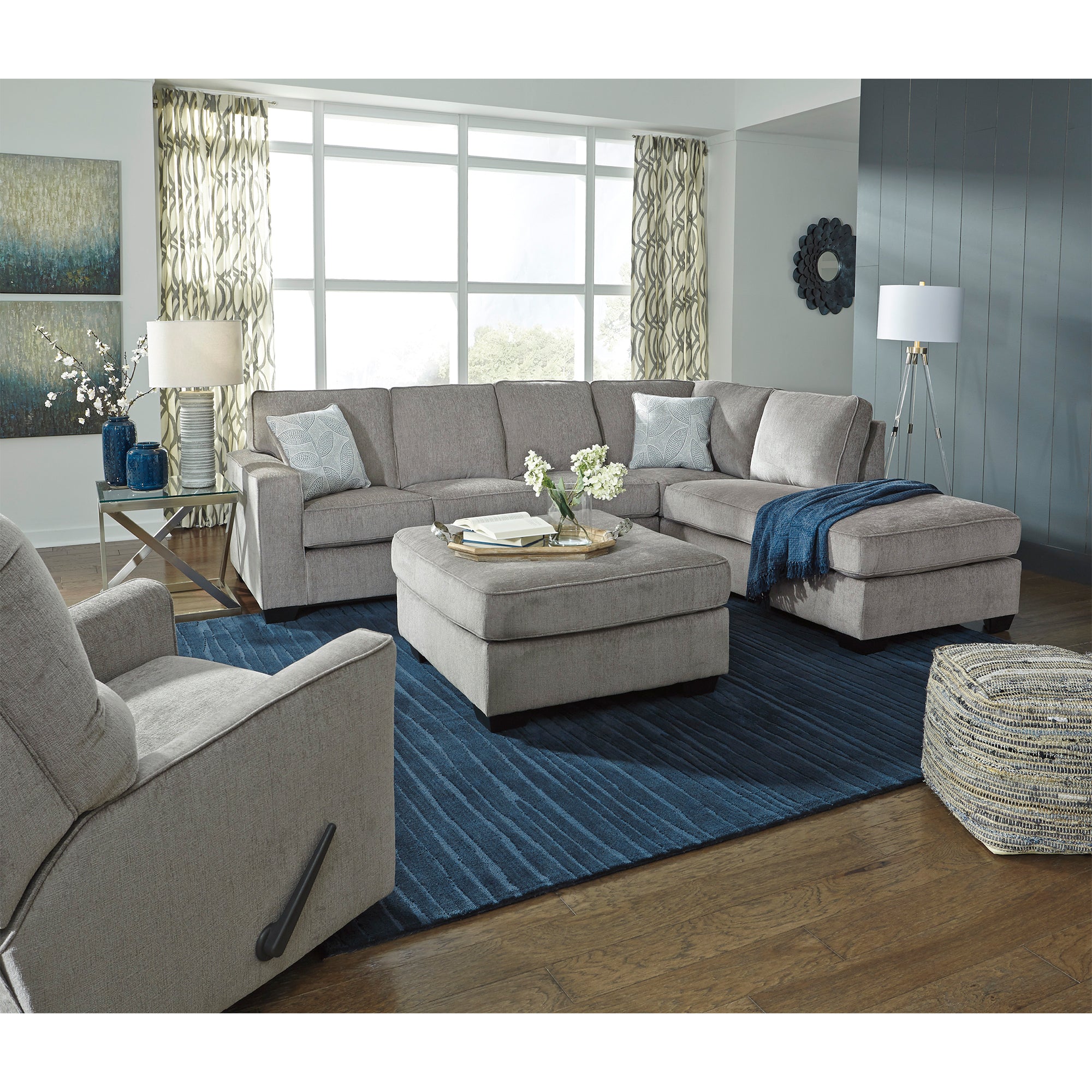 Altari 2-Piece Sectional with Chaise