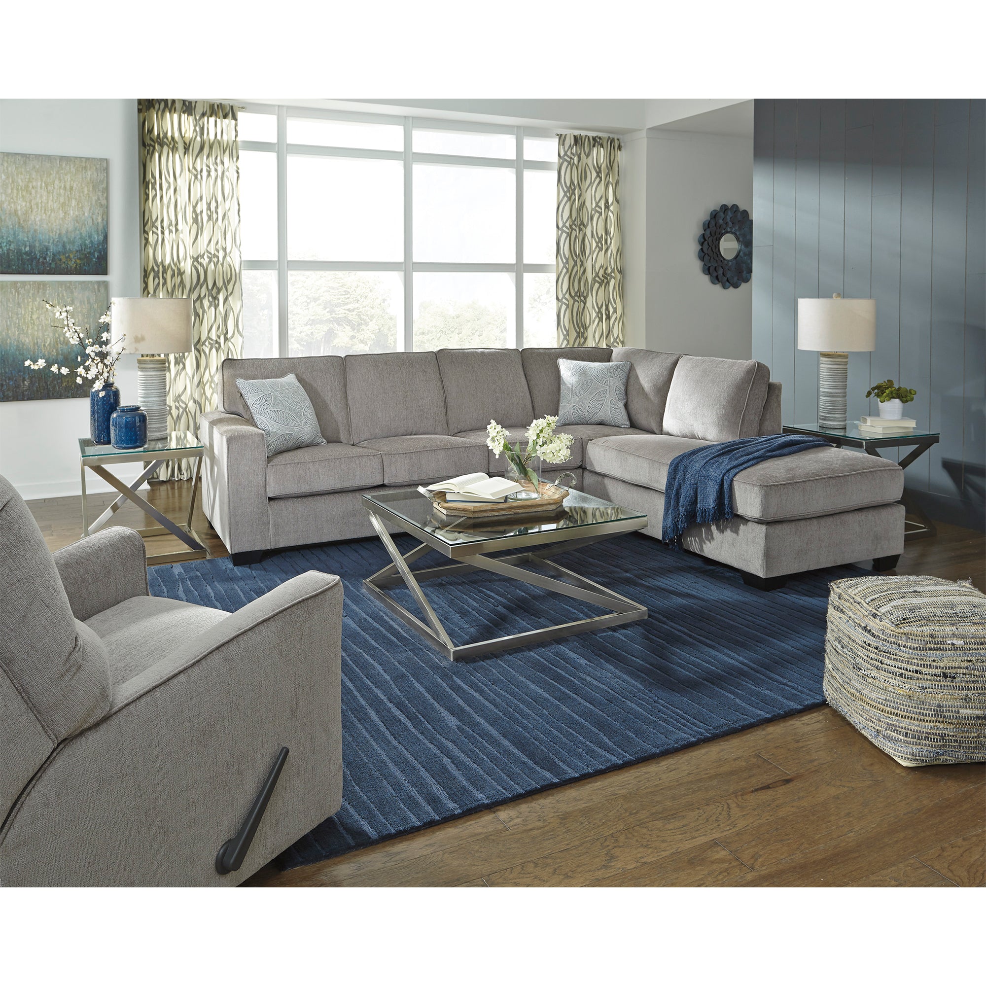 Altari 2-Piece Sectional with Chaise