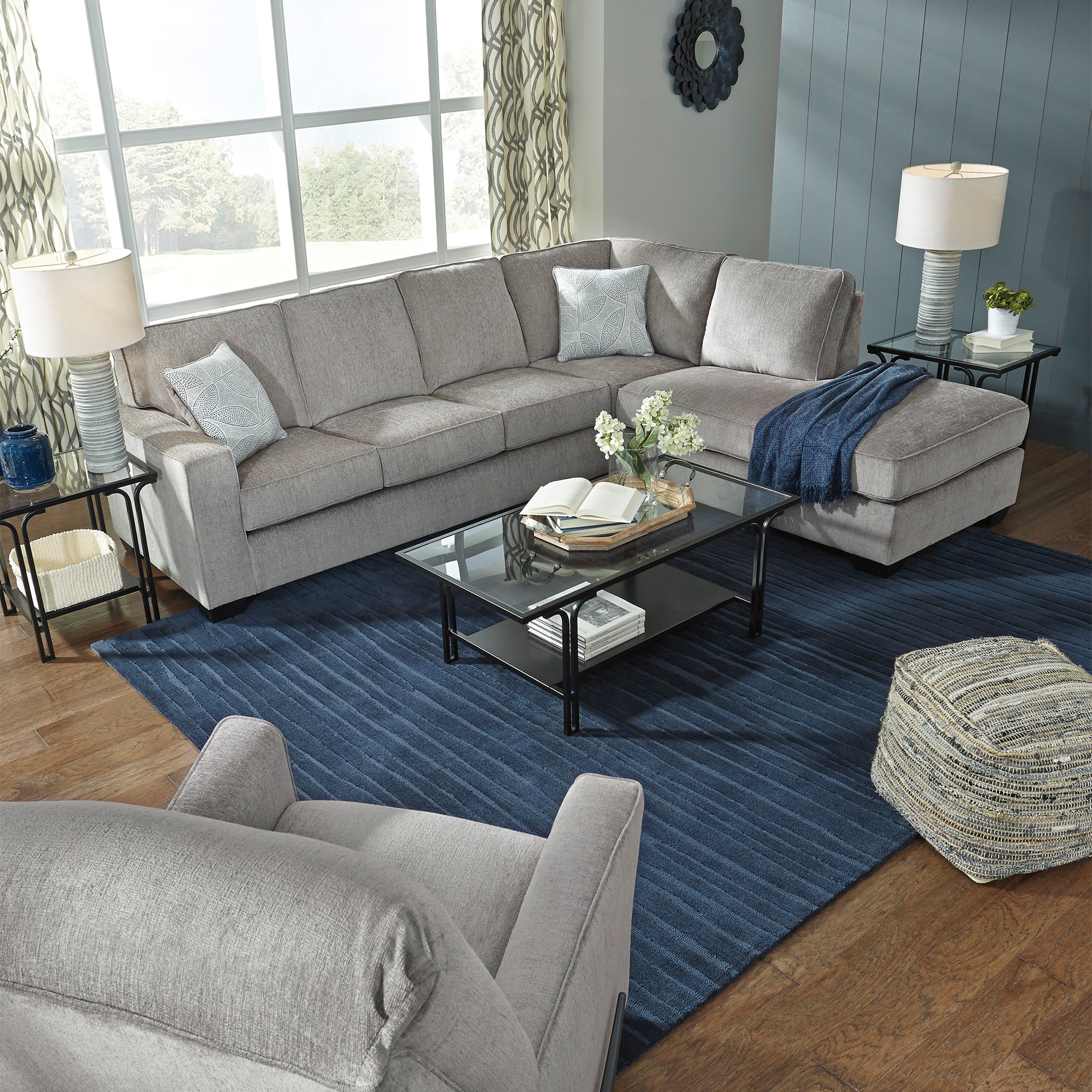 Altari 2-Piece Sectional with Chaise