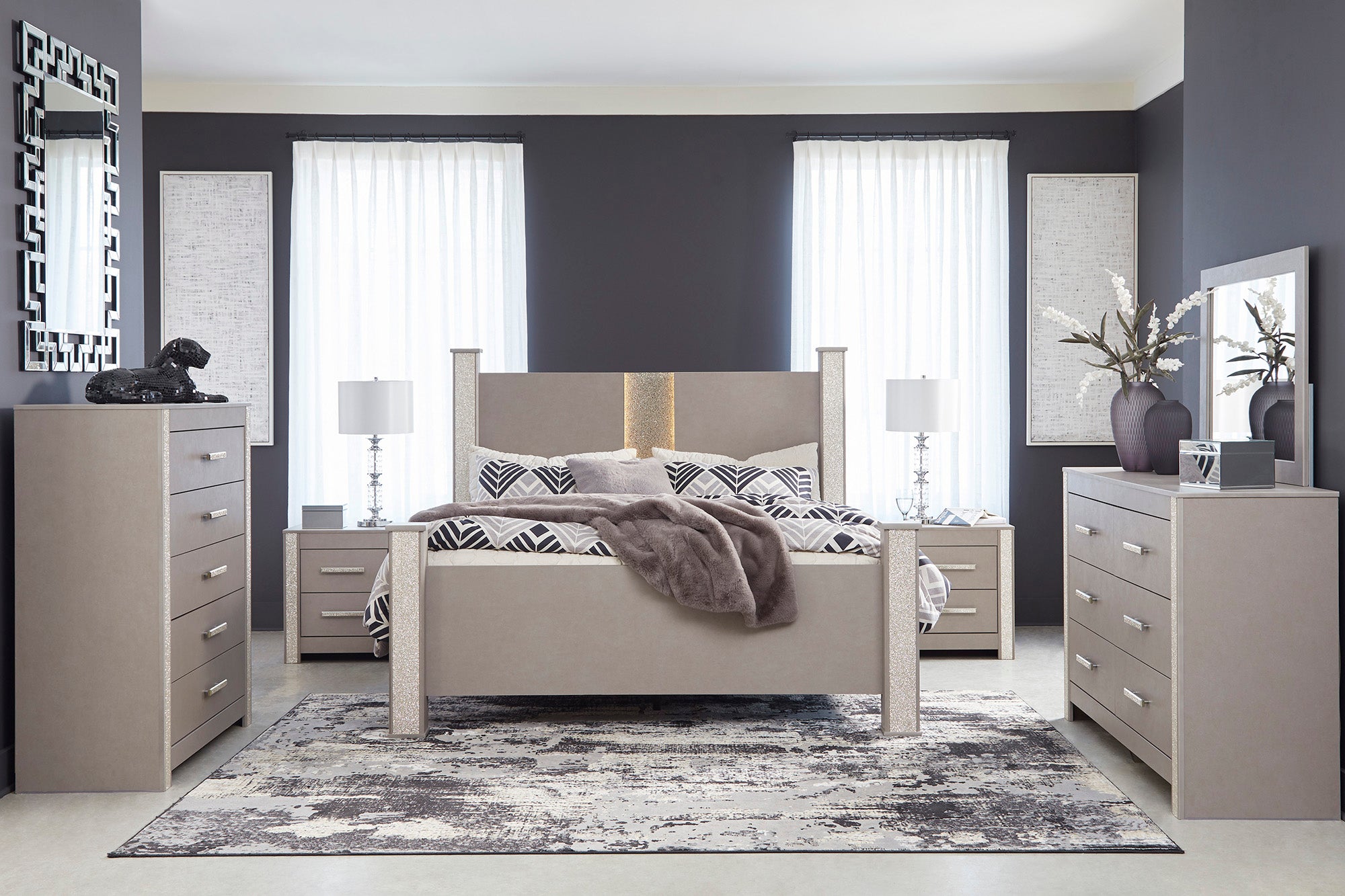 Surancha Queen Poster Bed with Mirrored Dresser