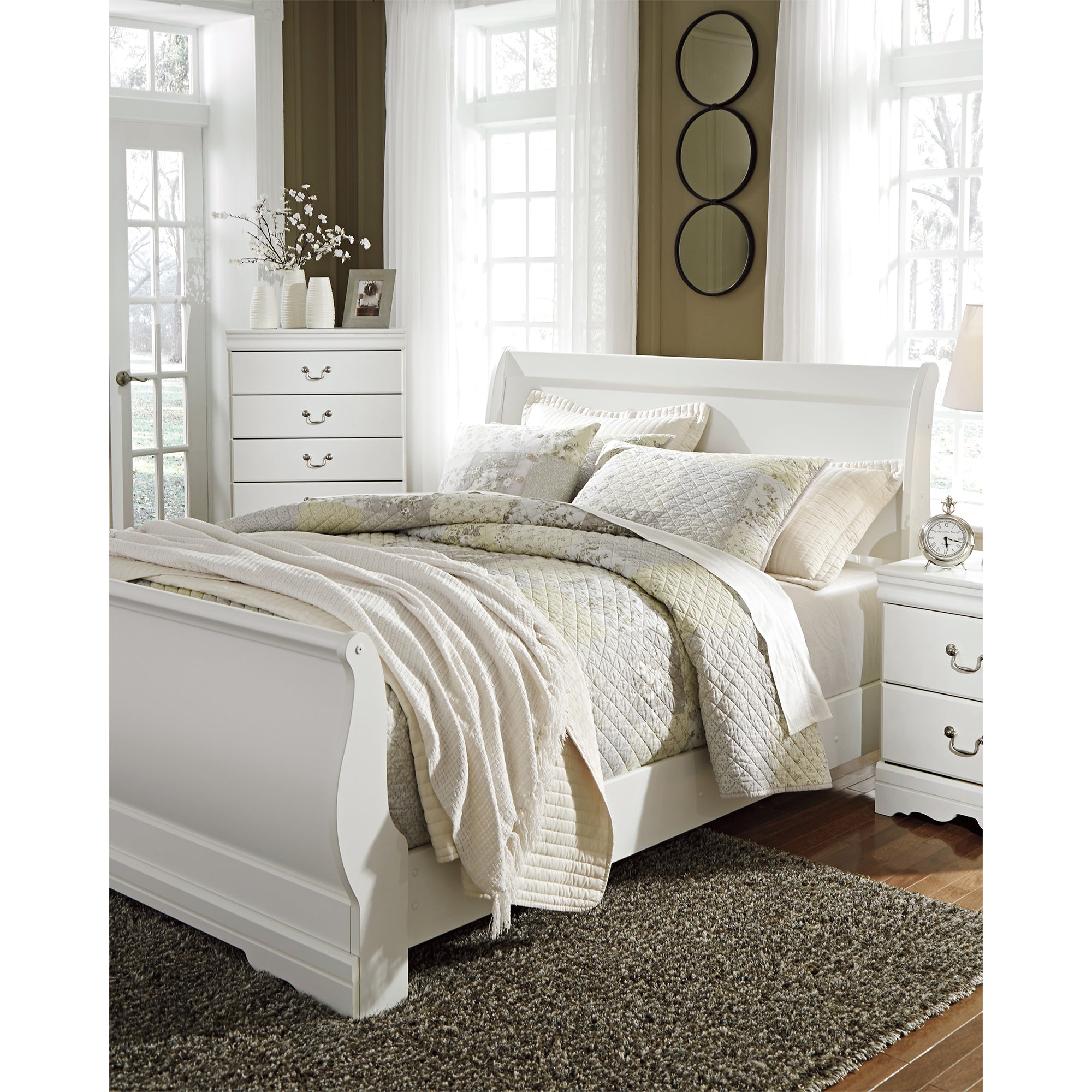 Anarasia Queen Sleigh Bed with Mirrored Dresser