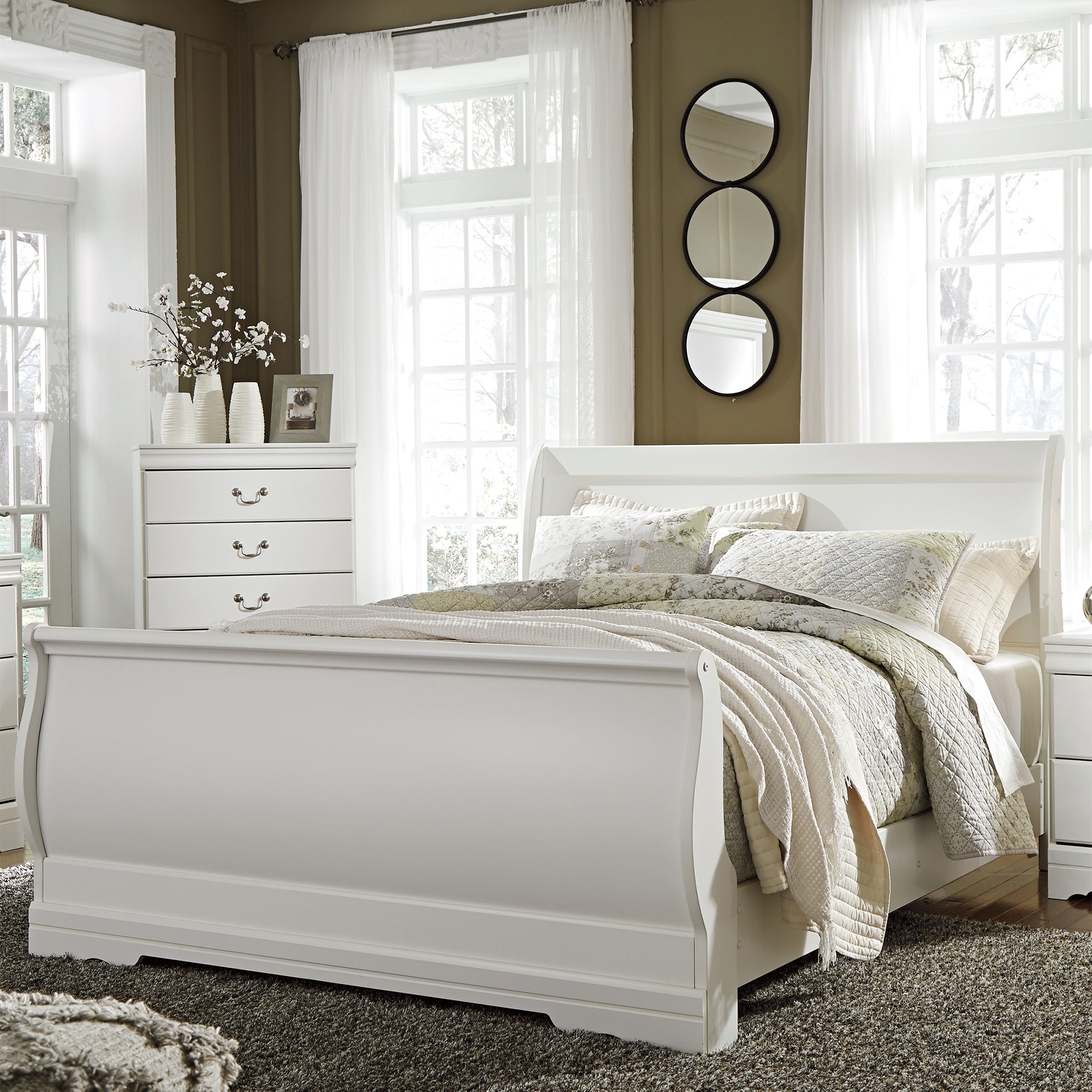 Anarasia Queen Sleigh Bed with Mirrored Dresser