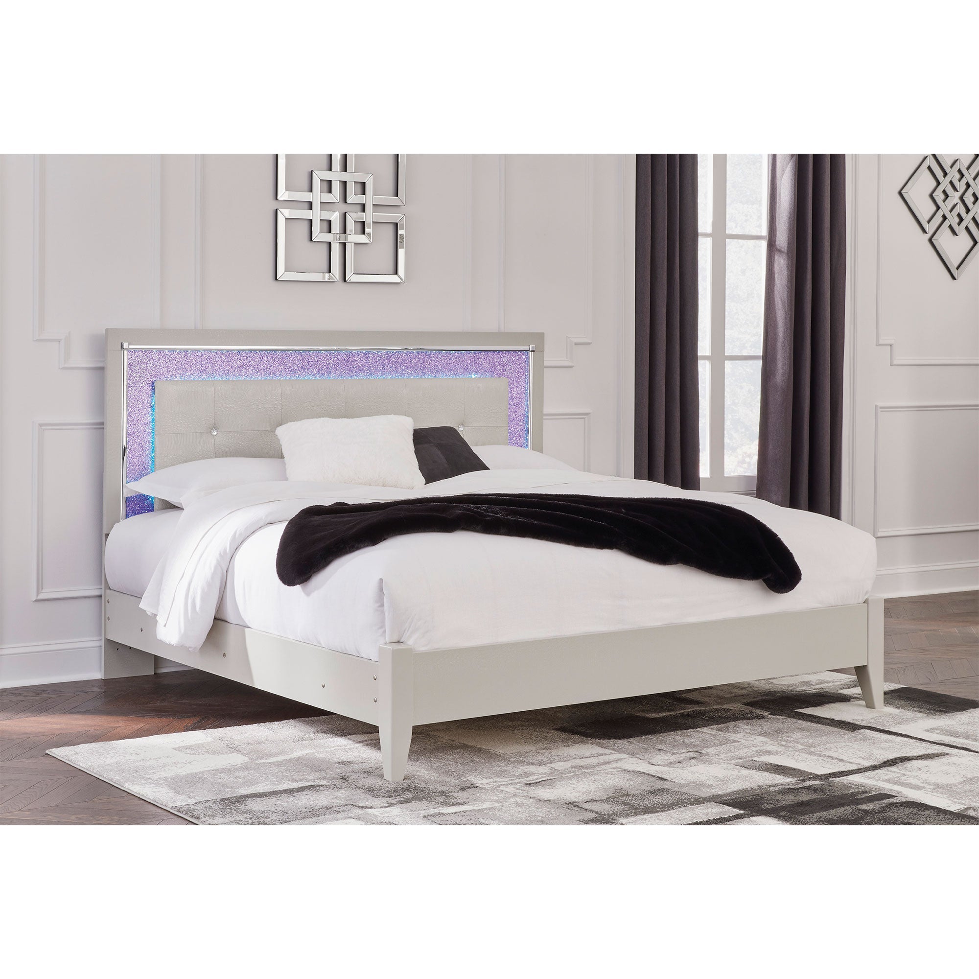 Zyniden King Panel Bed with Mirrored Dresser