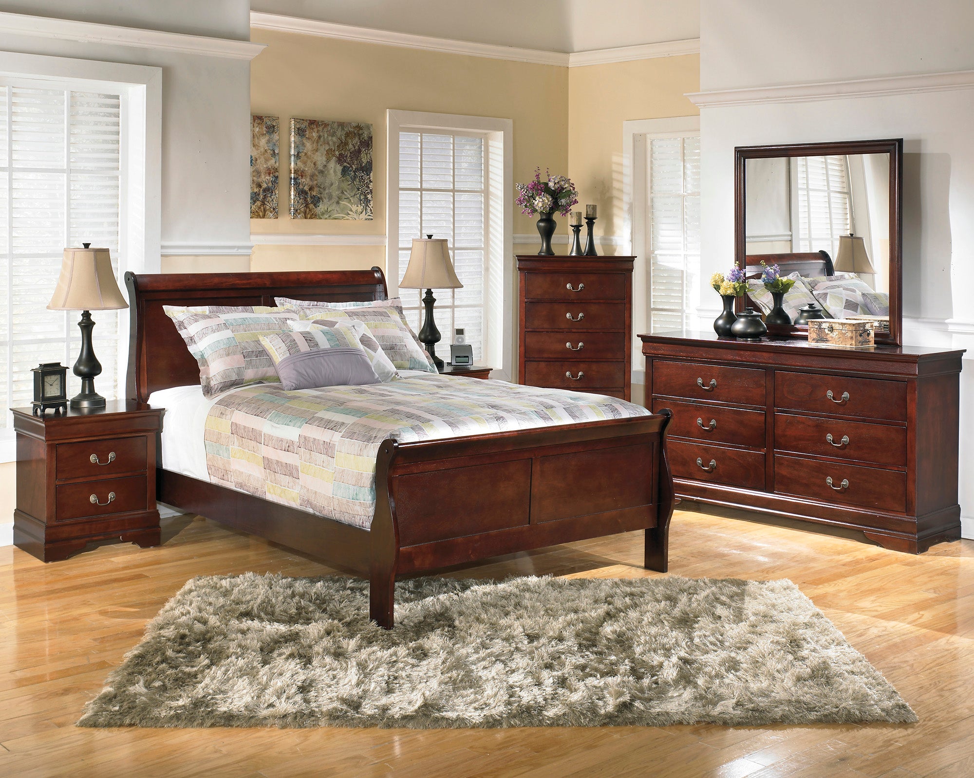 Alisdair Full Sleigh Bed with Mirrored Dresser