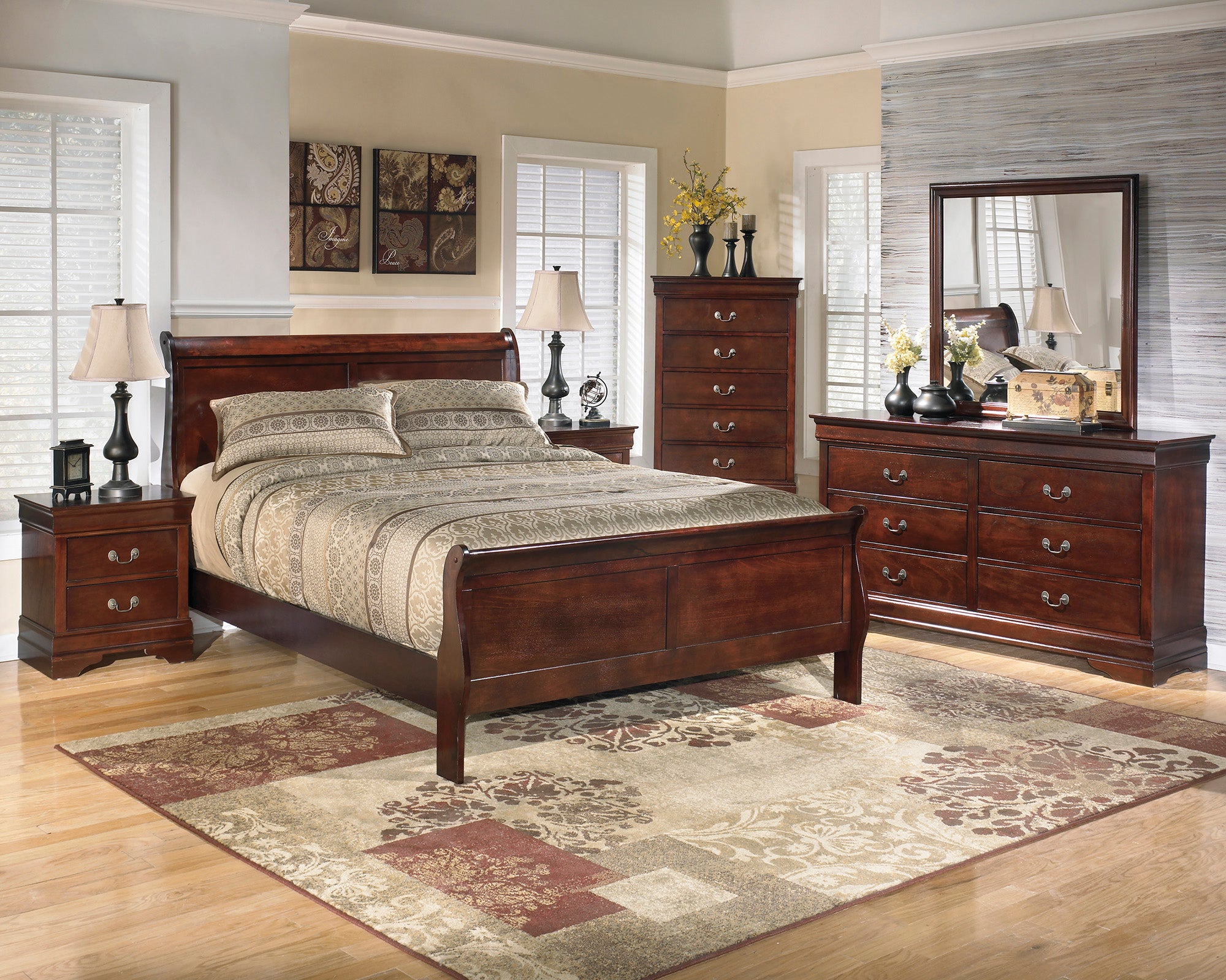 Alisdair Queen Sleigh Bed with Mirrored Dresser