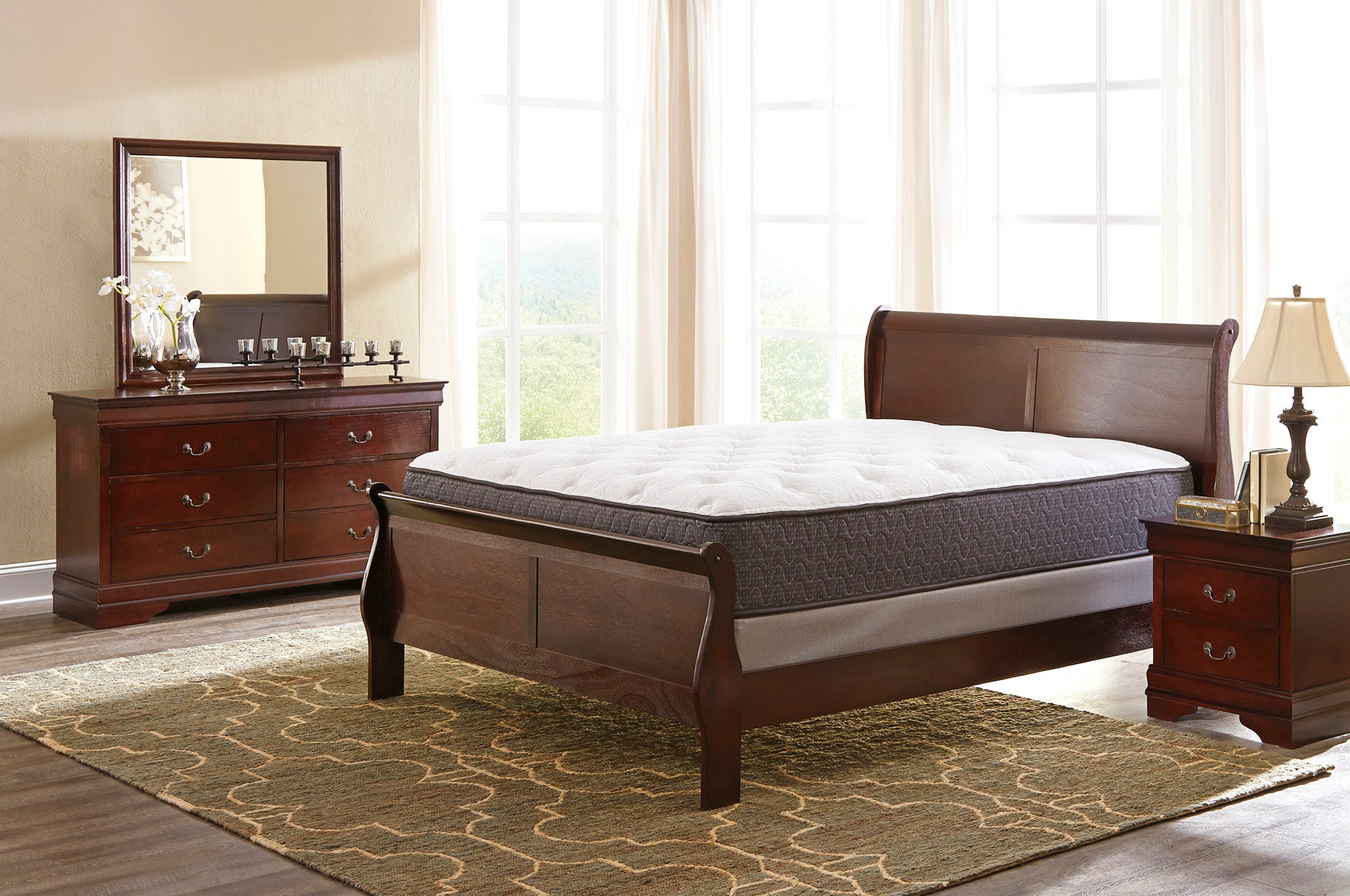 Alisdair Queen Sleigh Bed with Mirrored Dresser