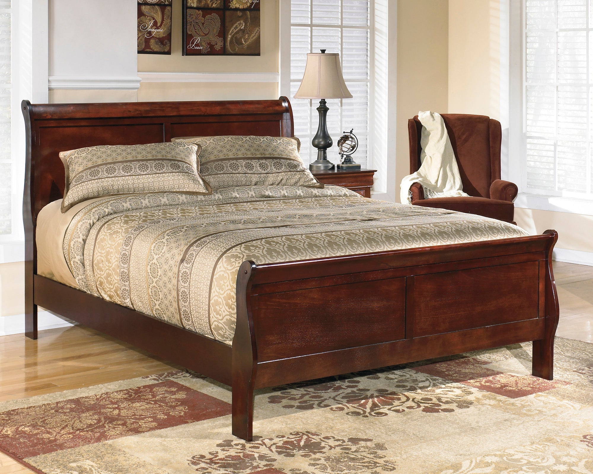 Alisdair King Sleigh Bed with Mirrored Dresser