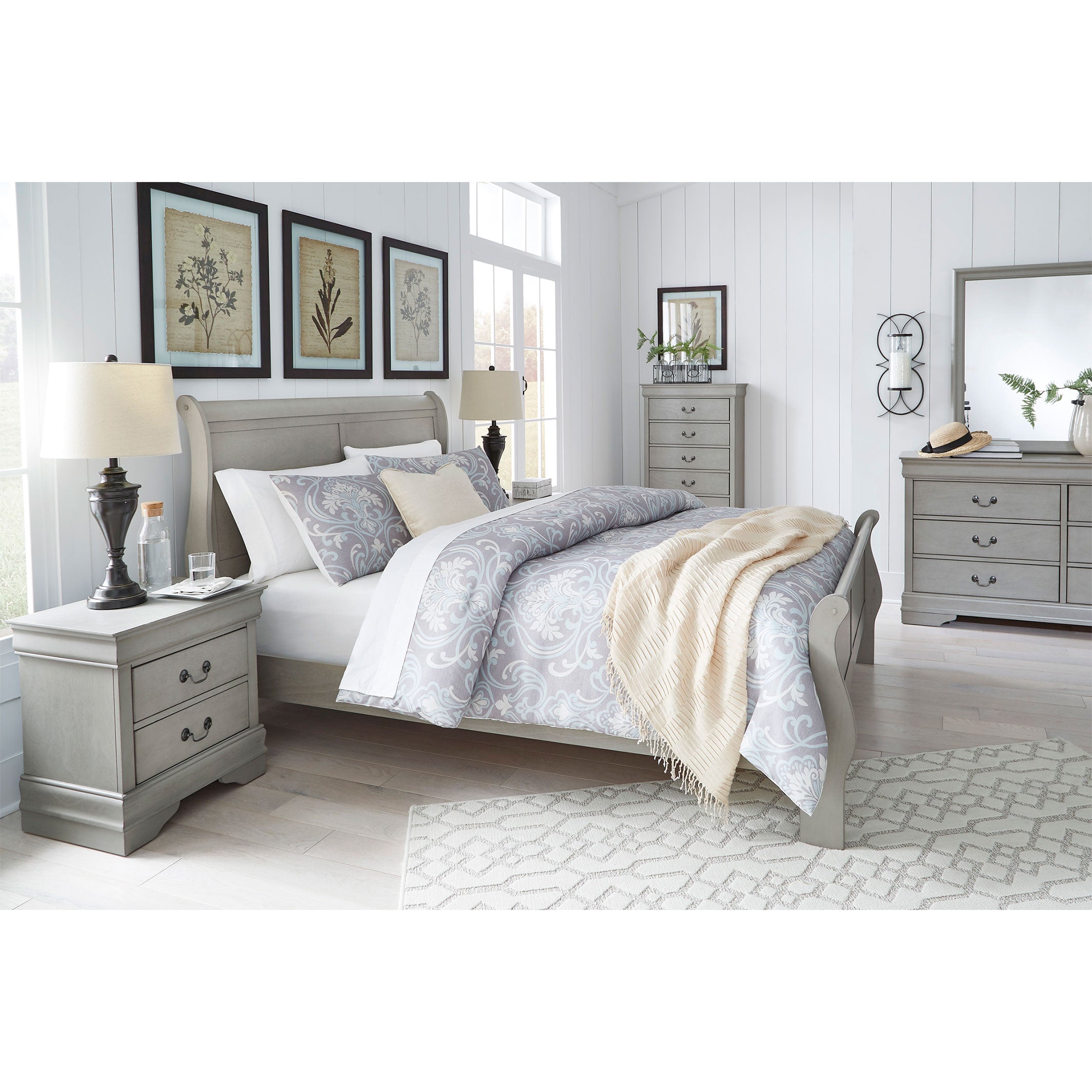 Kordasky Queen Sleigh Bed