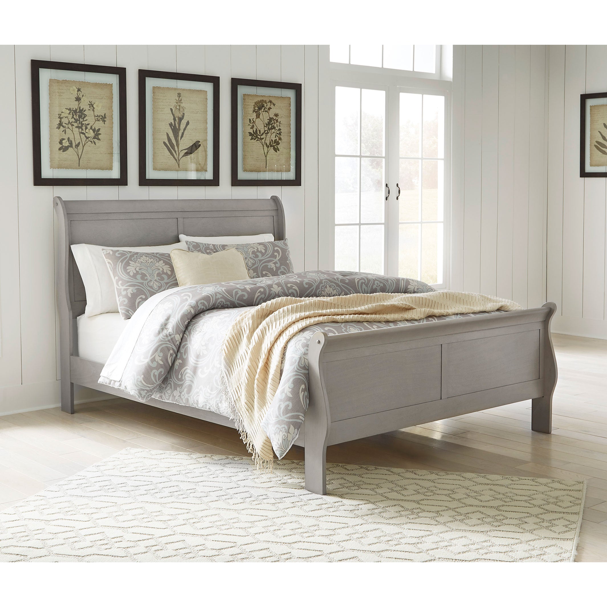 Kordasky Queen Sleigh Bed