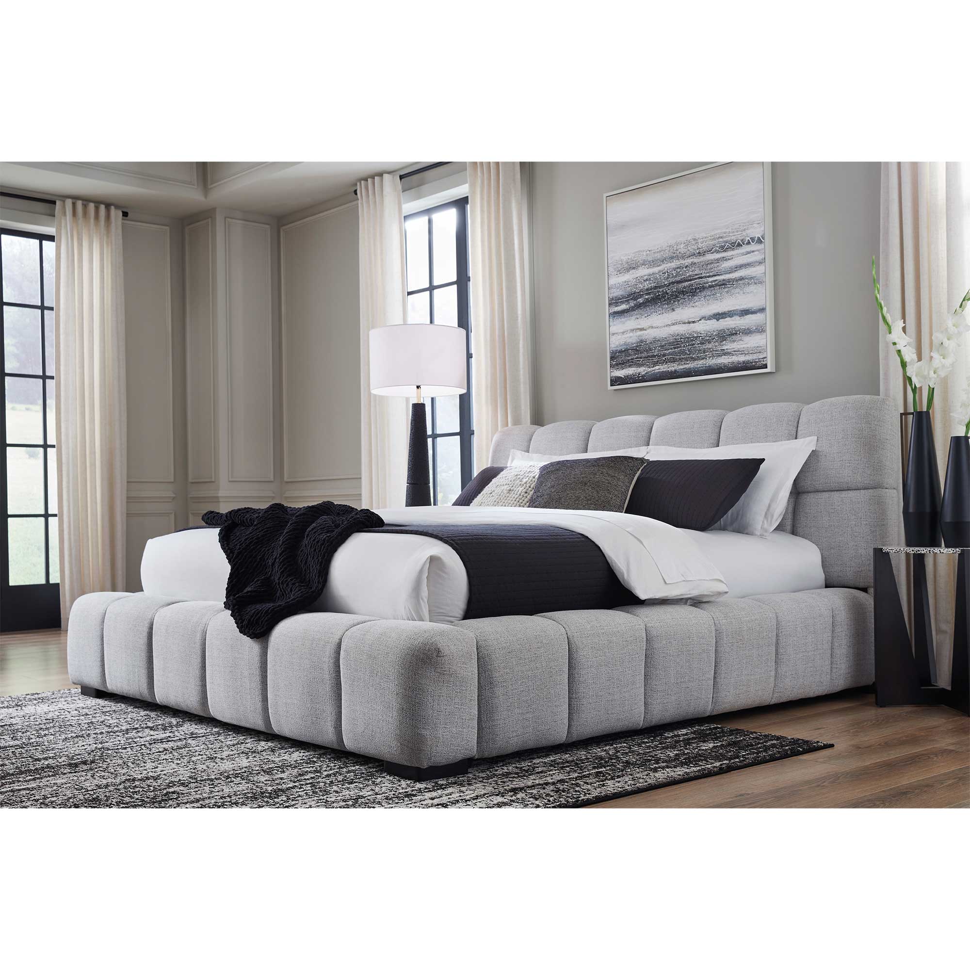 Grendusk King Upholstered Bed