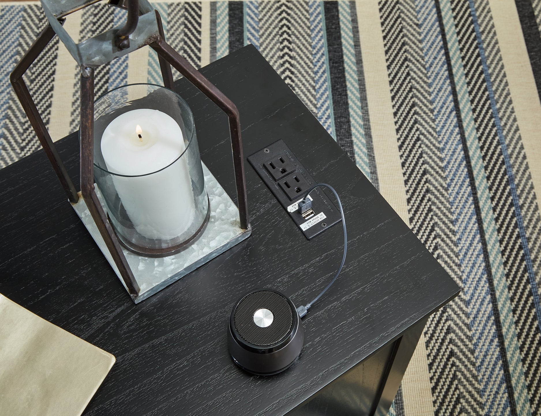 Treytown Chairside End Table - Black