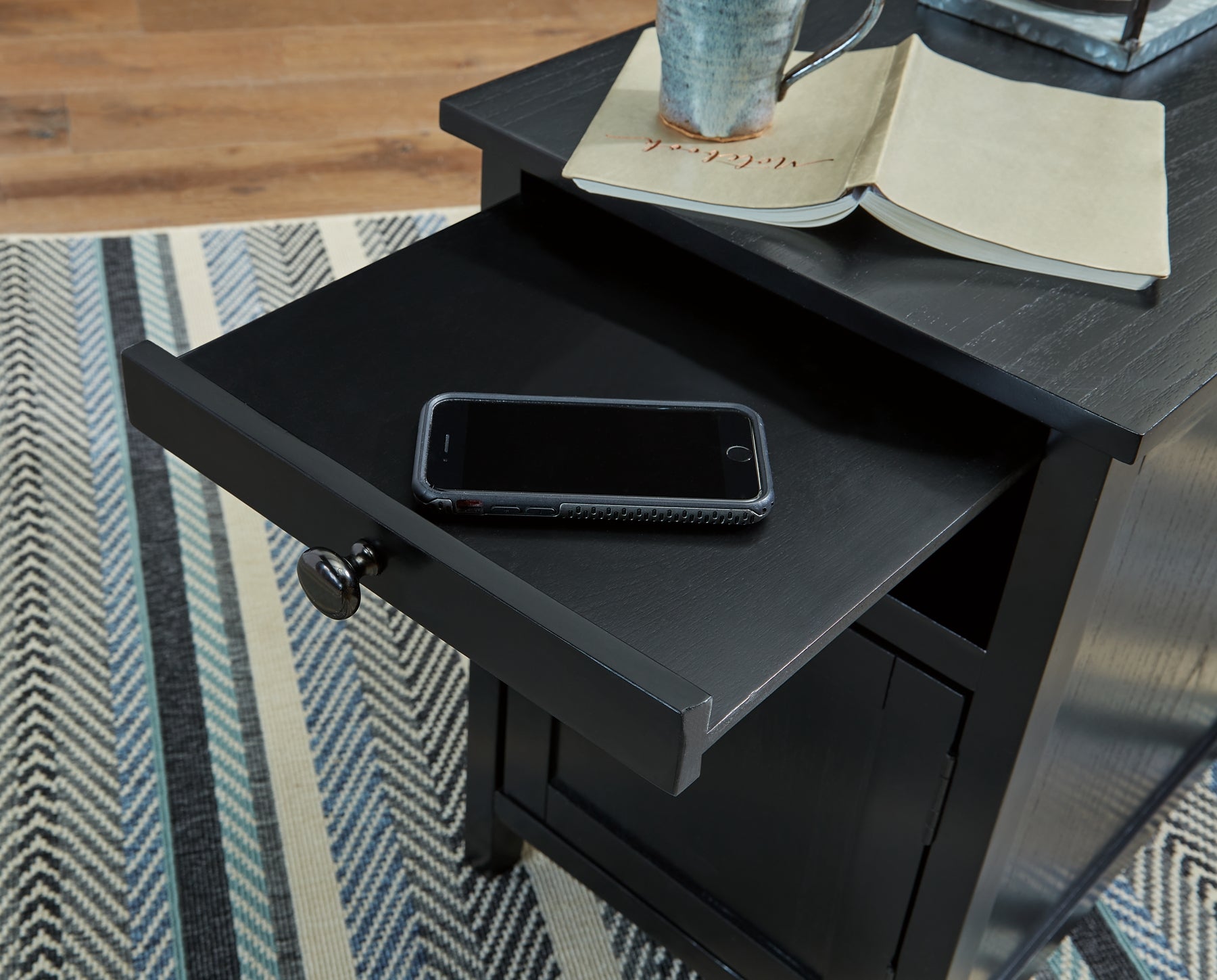Treytown Chairside End Table - Black