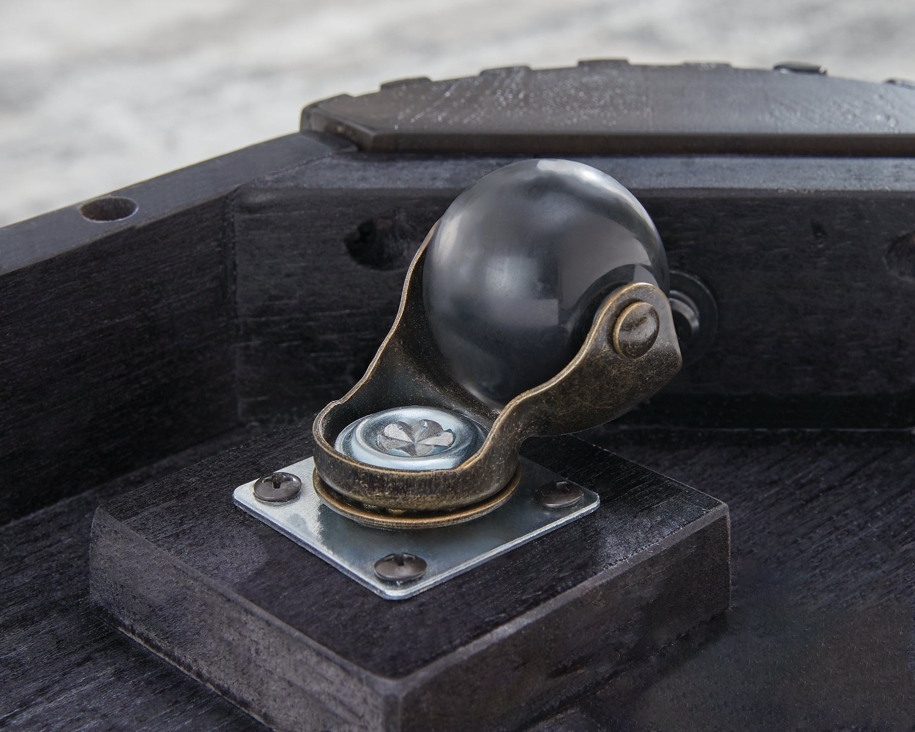 Carlibrie Lift Top Cocktail Table