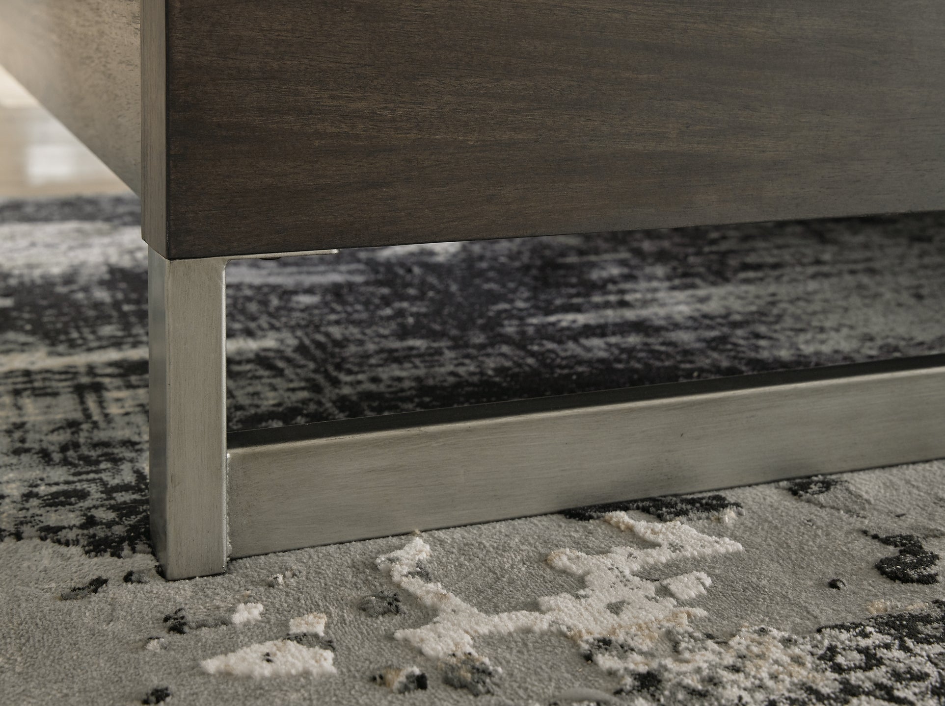 Arkenton King Panel Bed with Mirrored Dresser