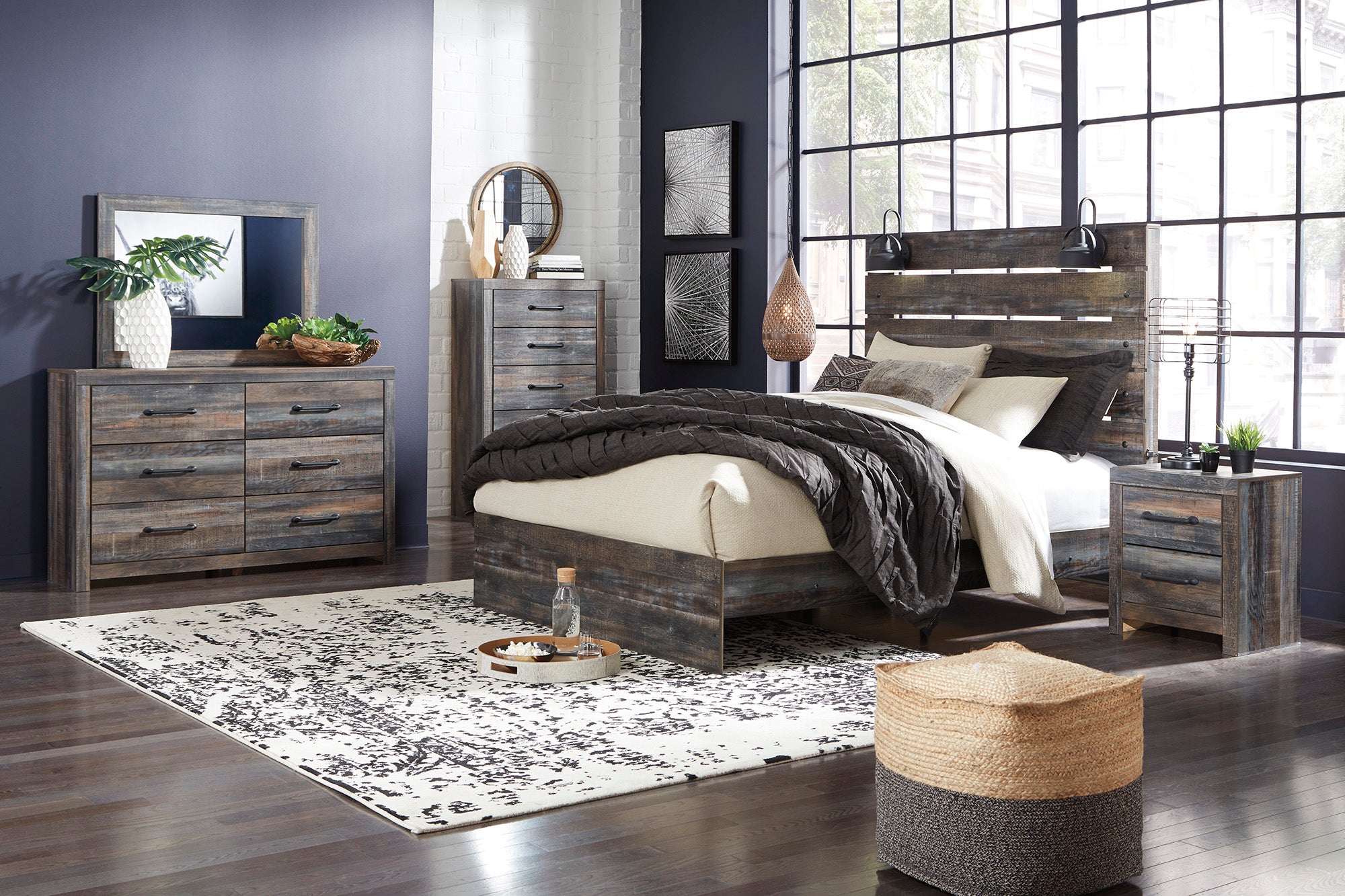 Drystan Queen Panel Bed with Mirrored Dresser