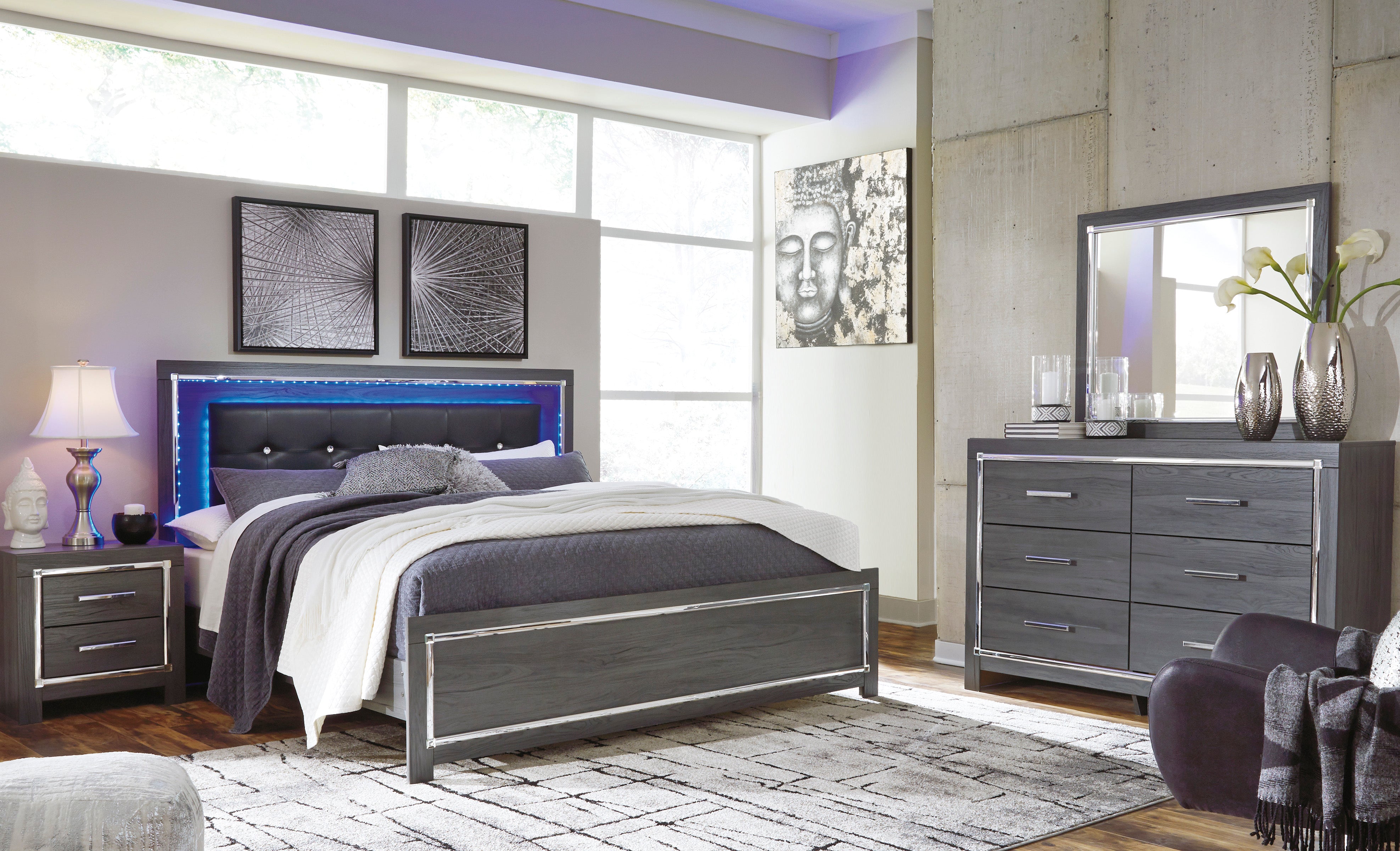 Lodanna King Panel Bed with Mirrored Dresser