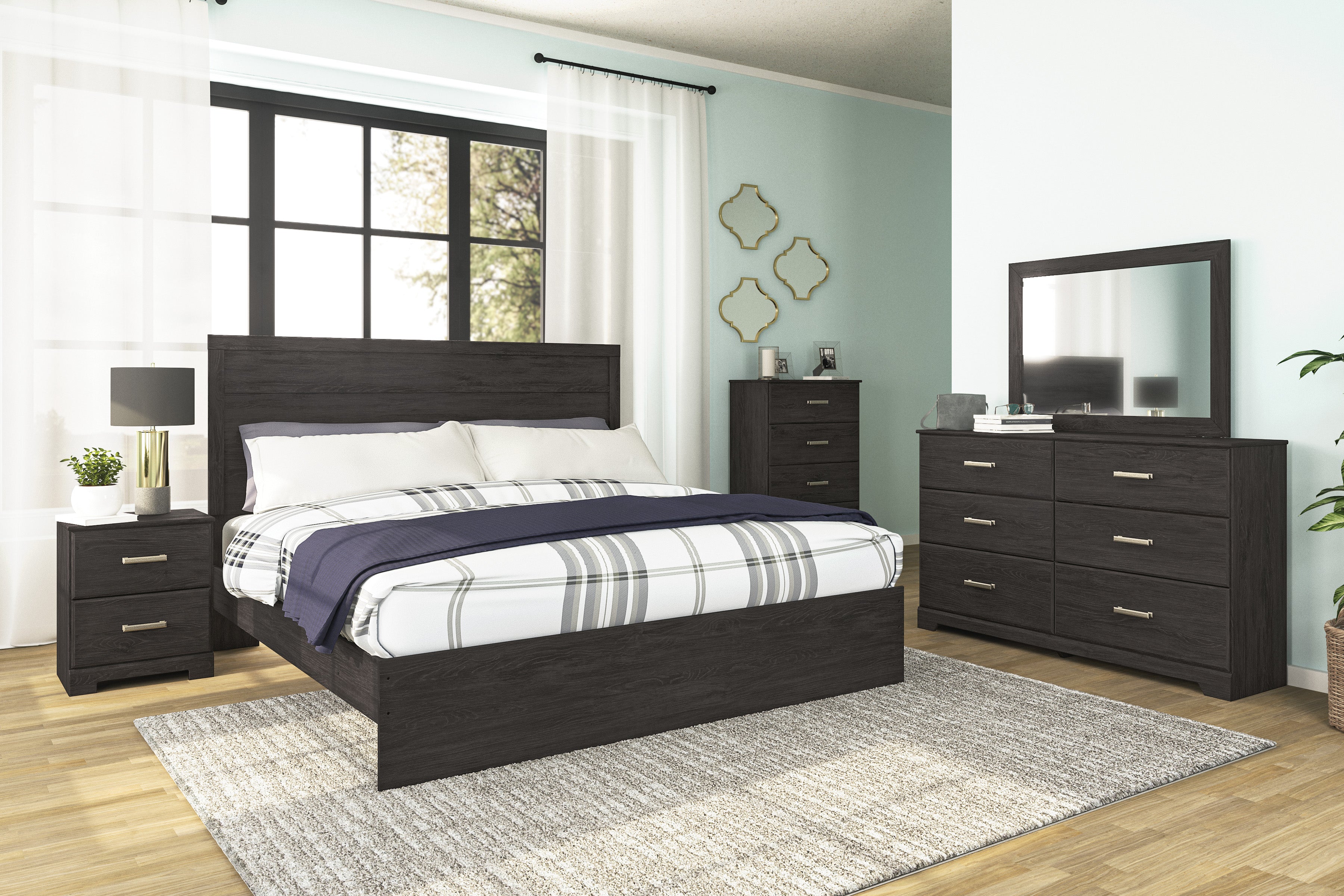 Belachime Queen Panel Bed