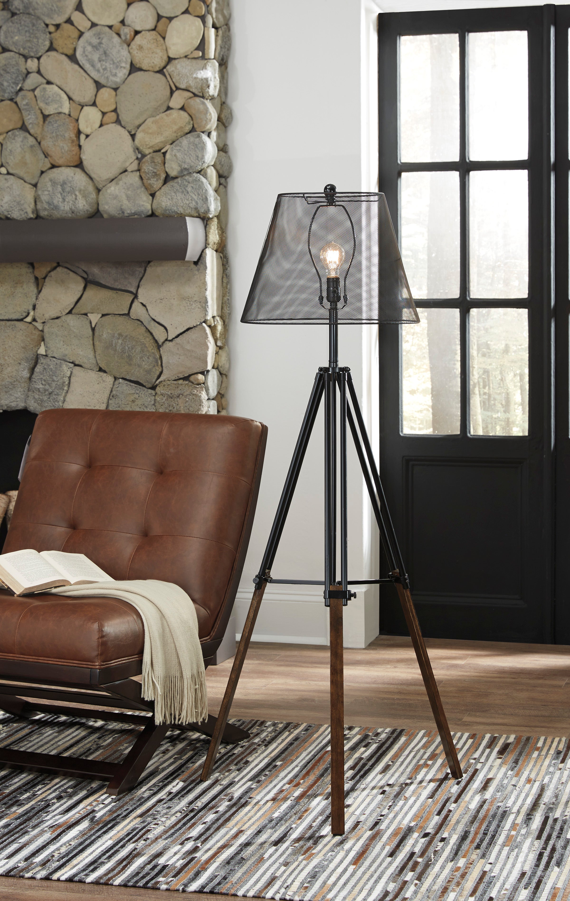 Leolyn Floor Lamp