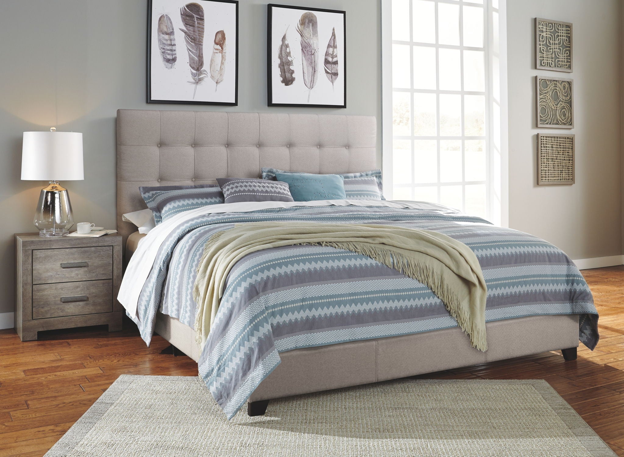 Dolante King Upholstered Bed