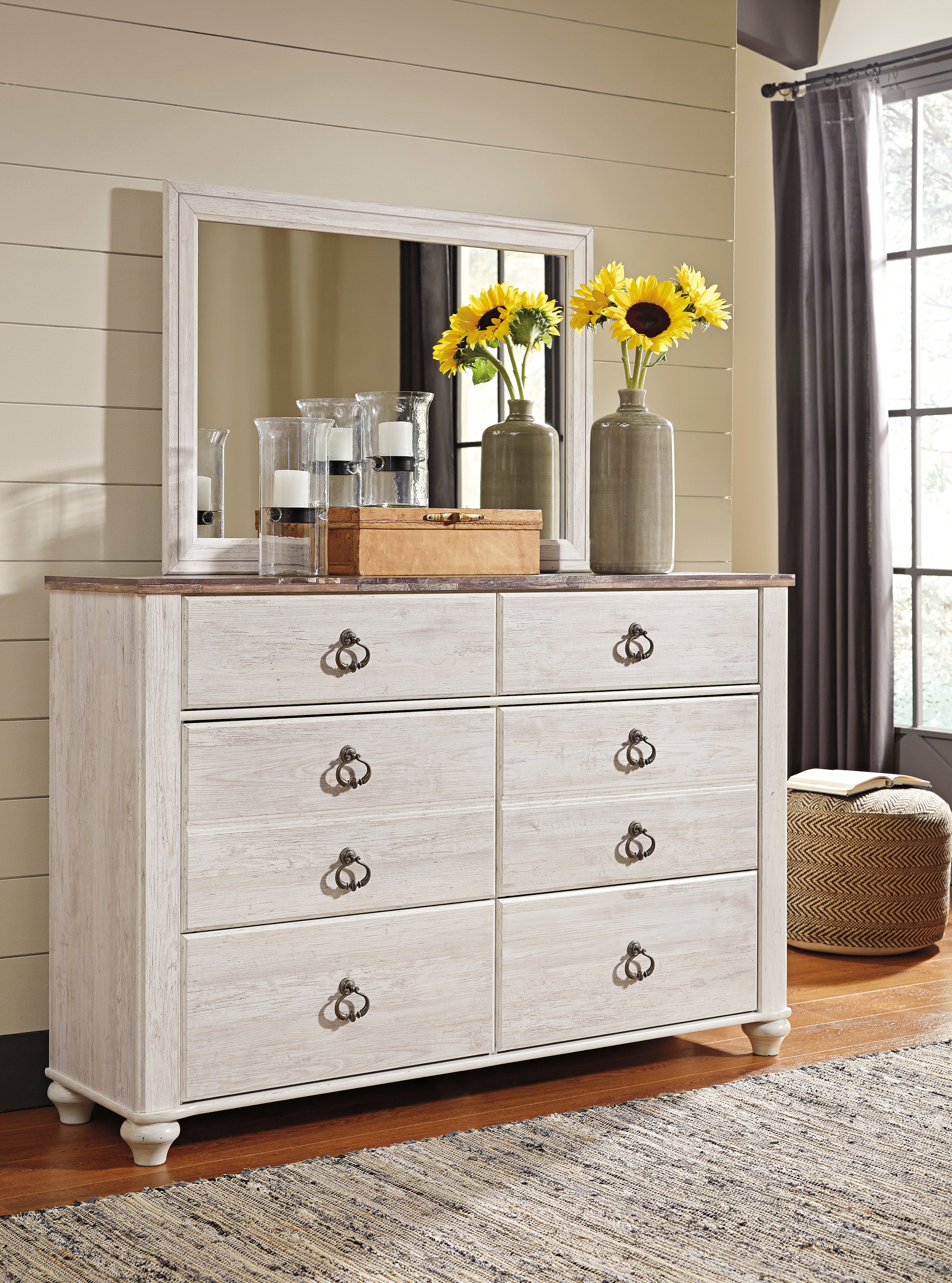 Willowton Queen Panel Bed with Mirrored Dresser