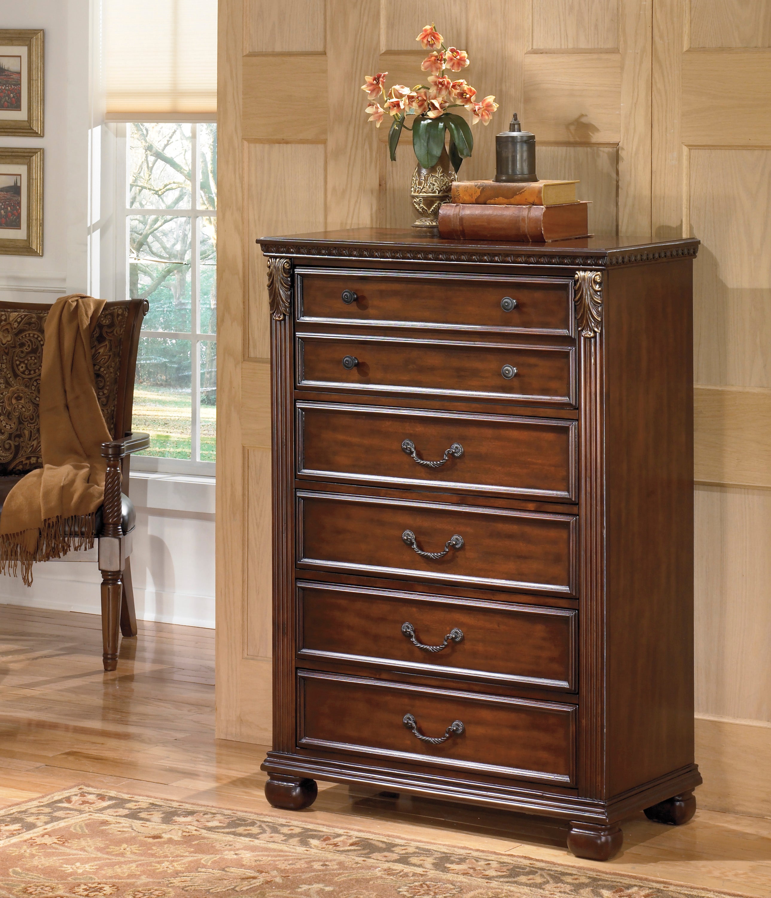 Leahlyn Chest of Drawers