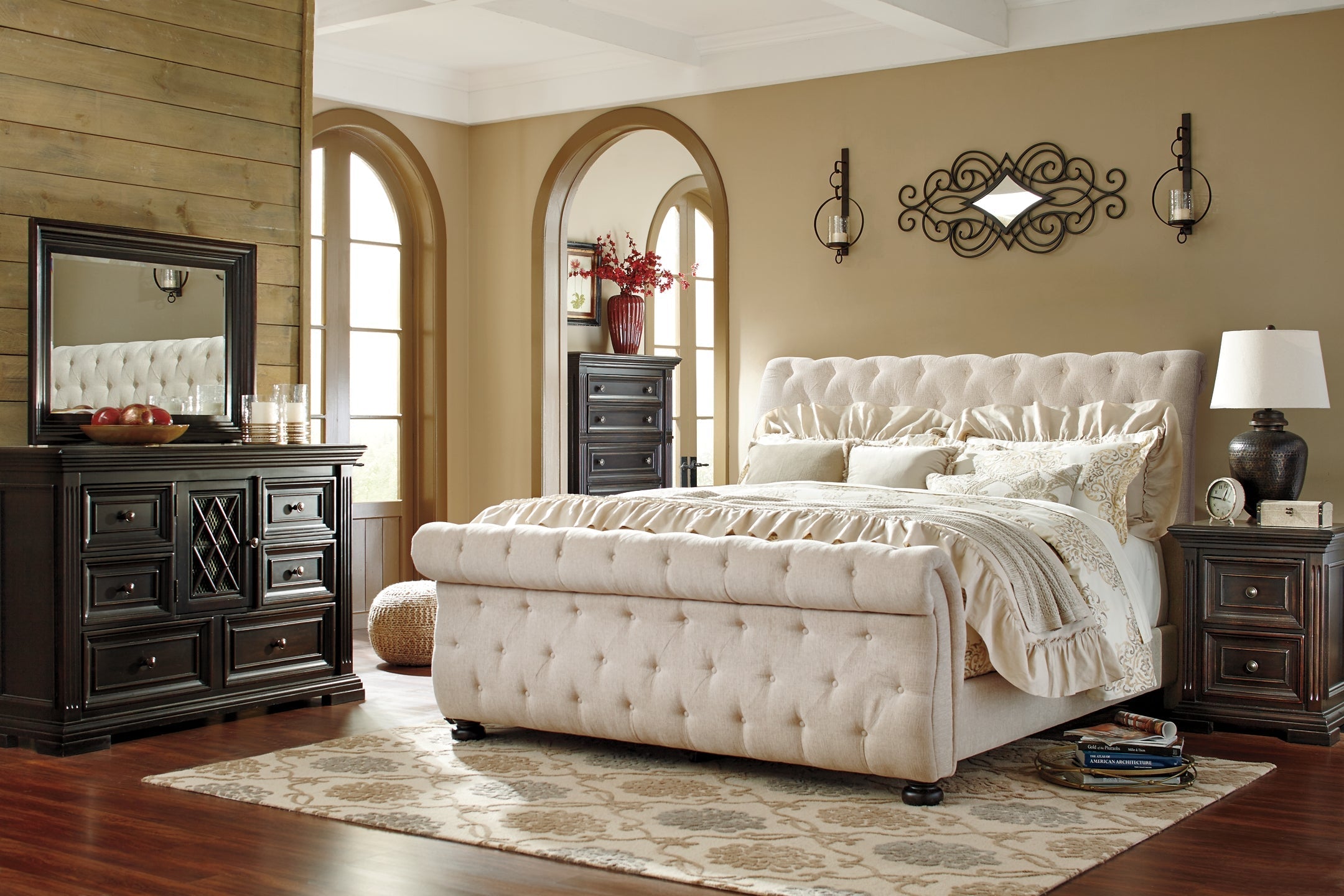 Willenburg Queen Upholstered Sleigh Bed