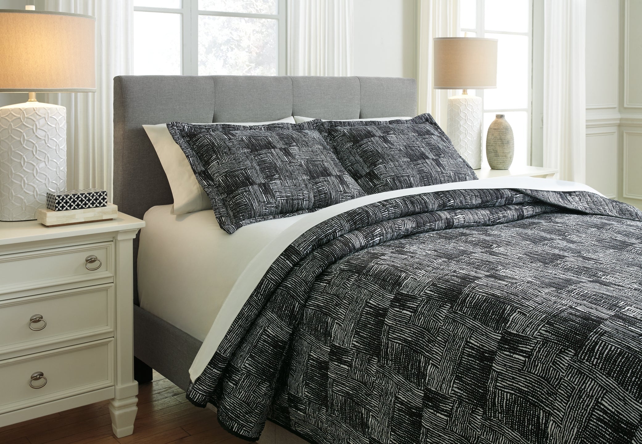 Jabesh Queen Quilt Set