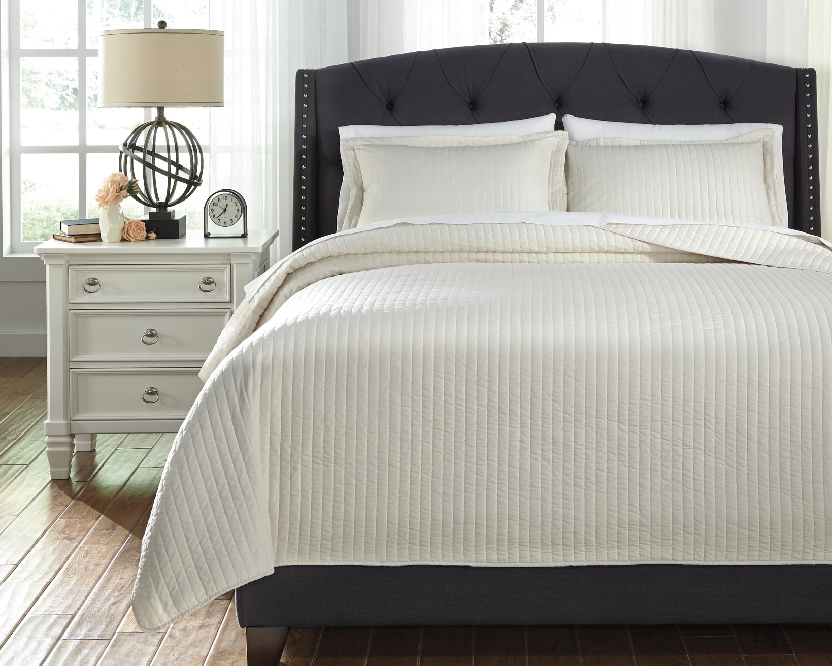 Raleda Queen Coverlet Set