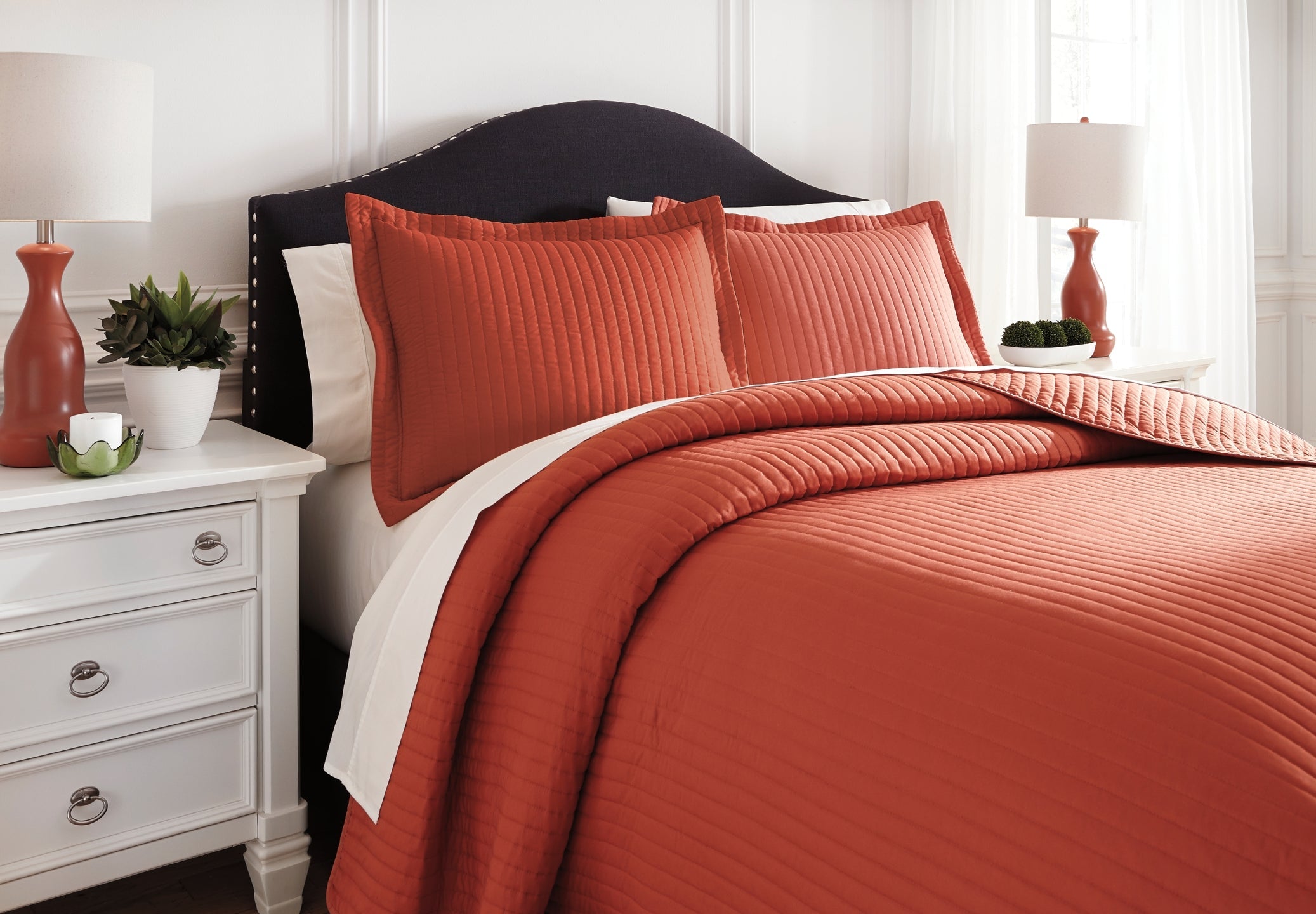Raleda Queen Coverlet Set