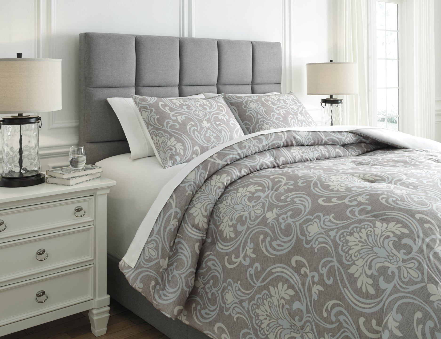 Noel Queen Comforter Set