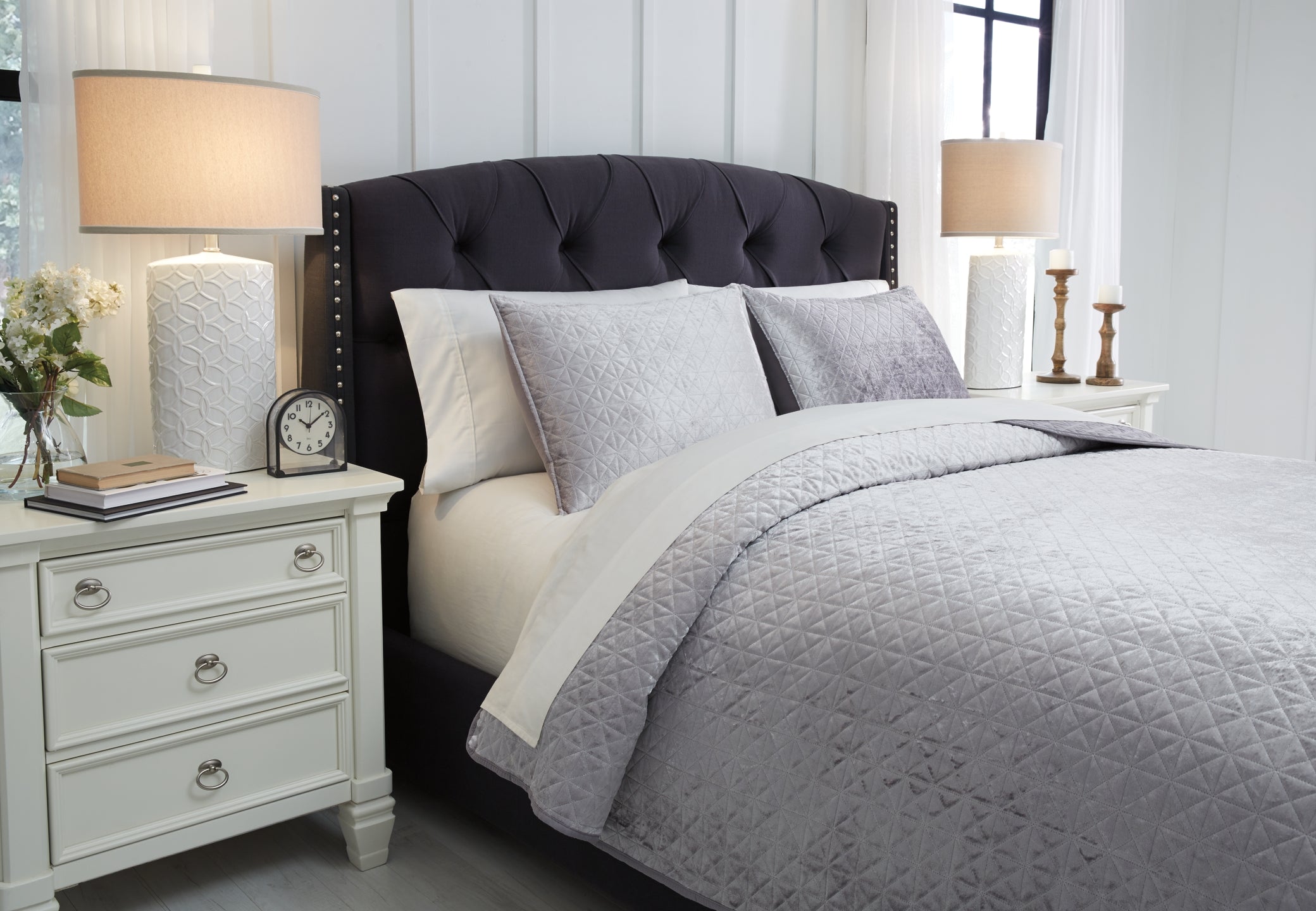 Maryam Queen Coverlet Set