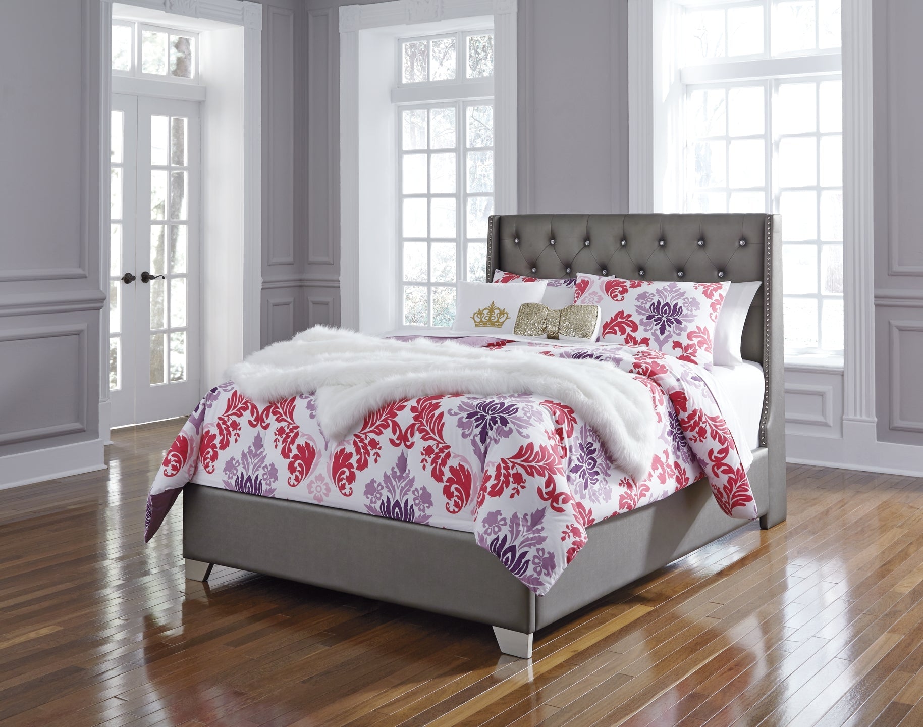 Coralayne Full Upholstered Bed