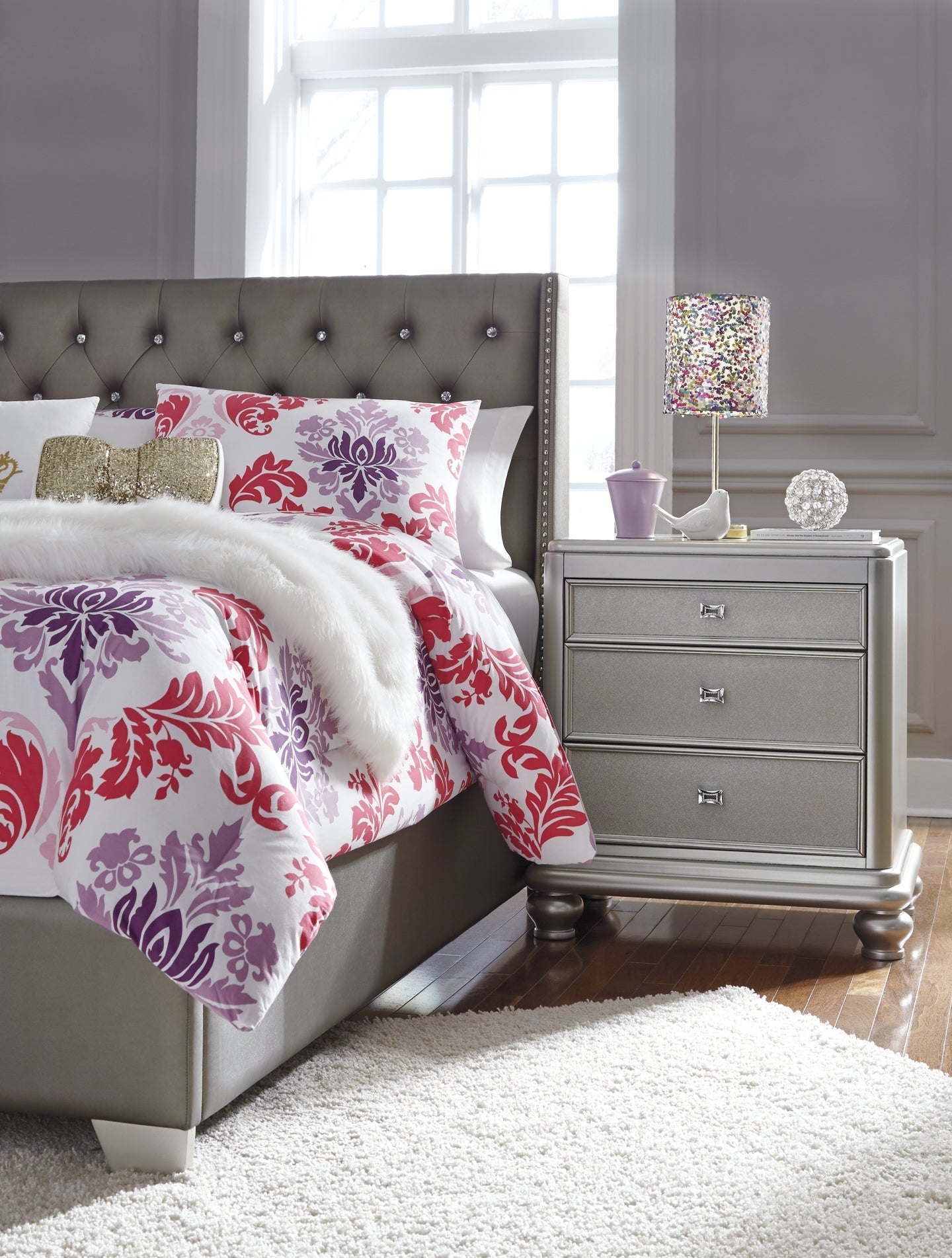 Coralayne Full Upholstered Bed