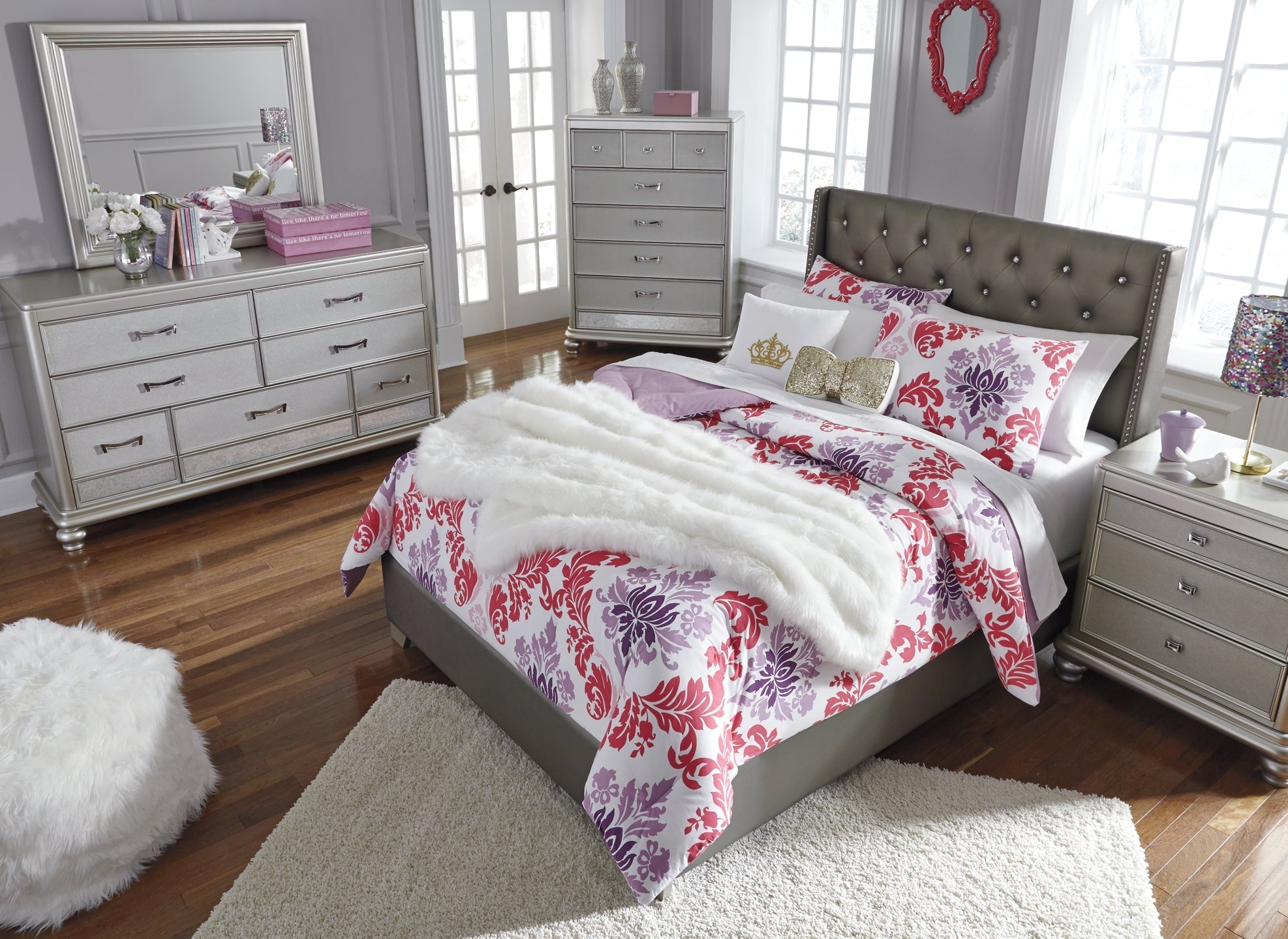 Coralayne Full Upholstered Bed