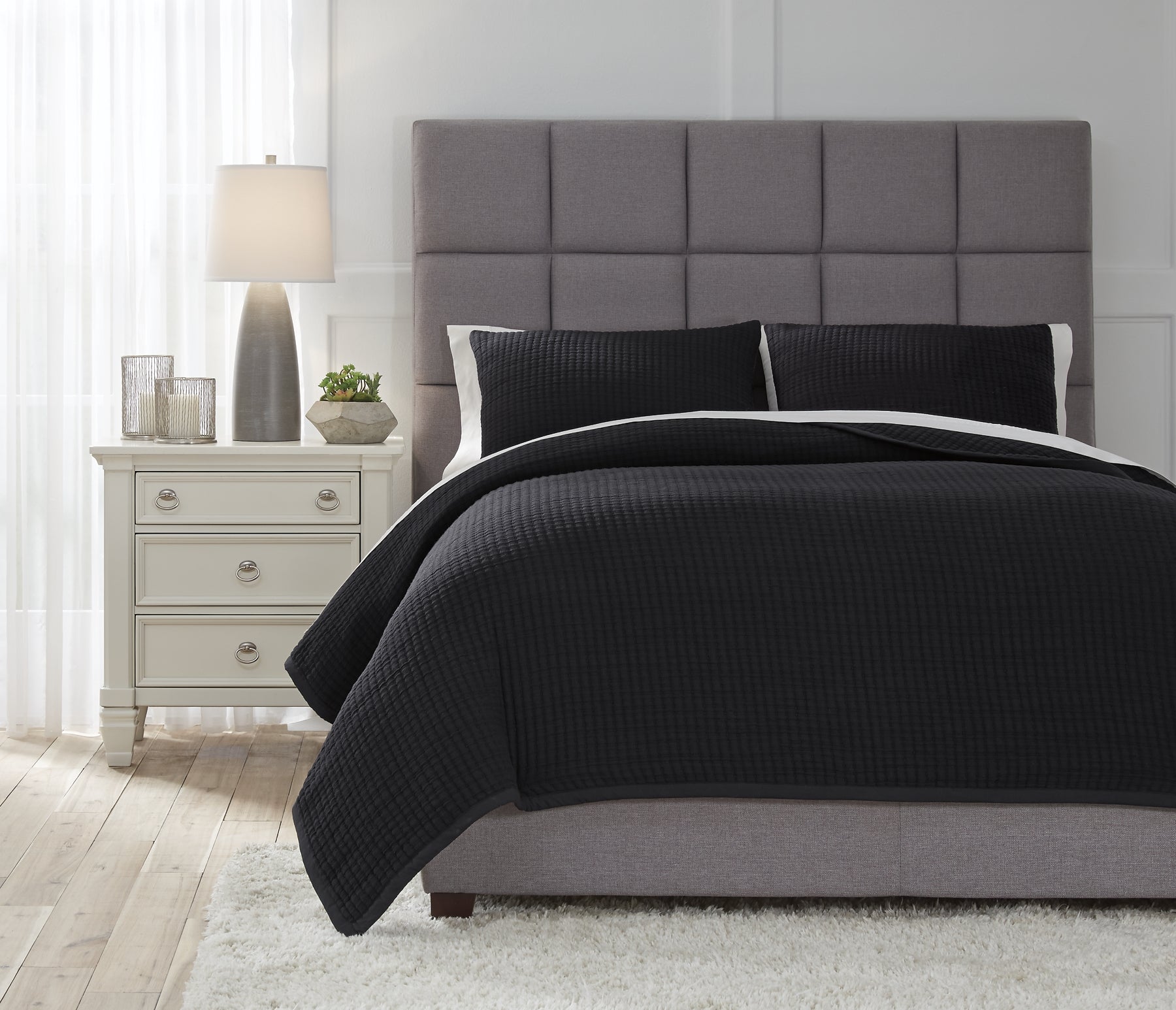 Thornam Queen Coverlet Set