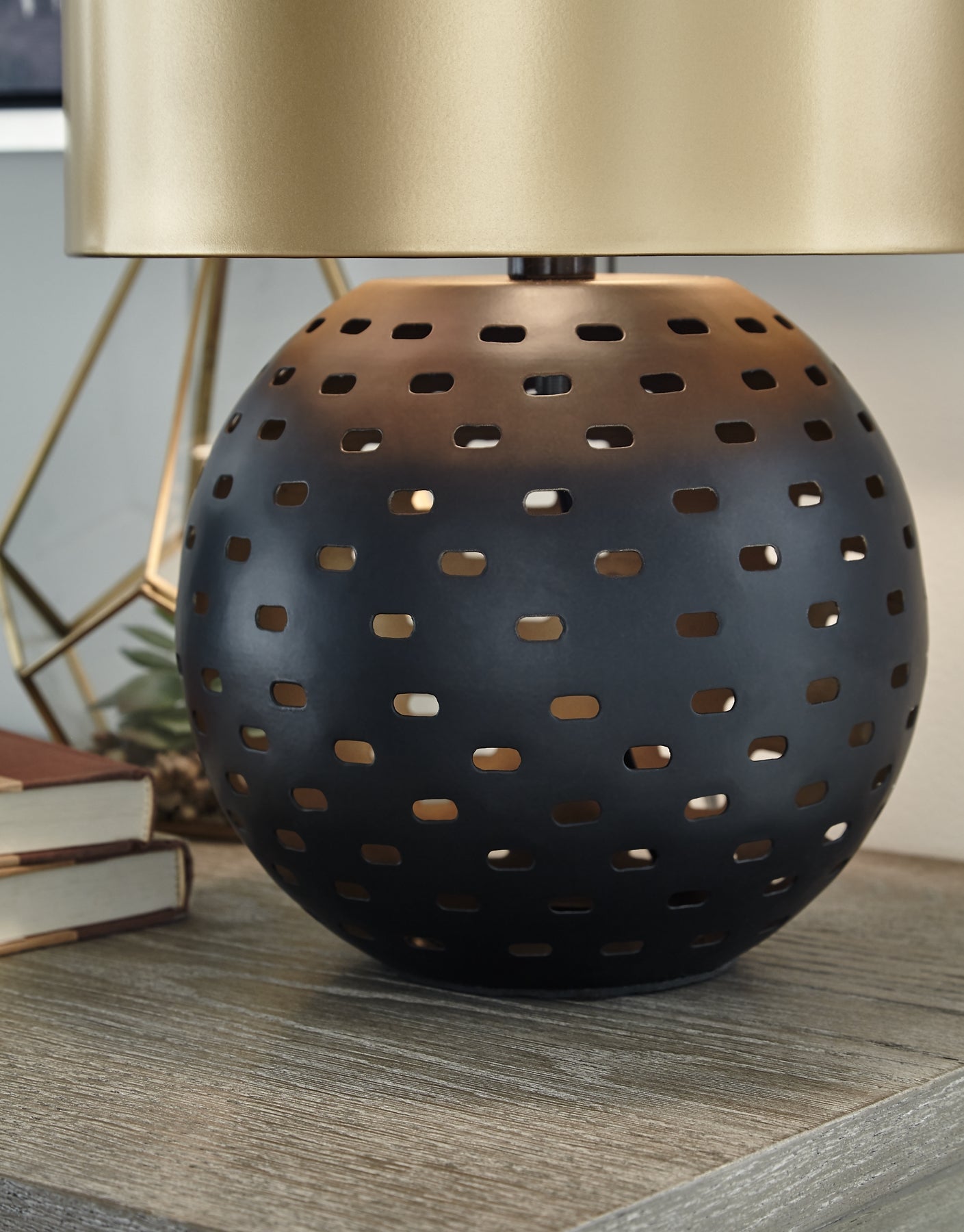 Mareike Metal Table Lamp (1/CN)