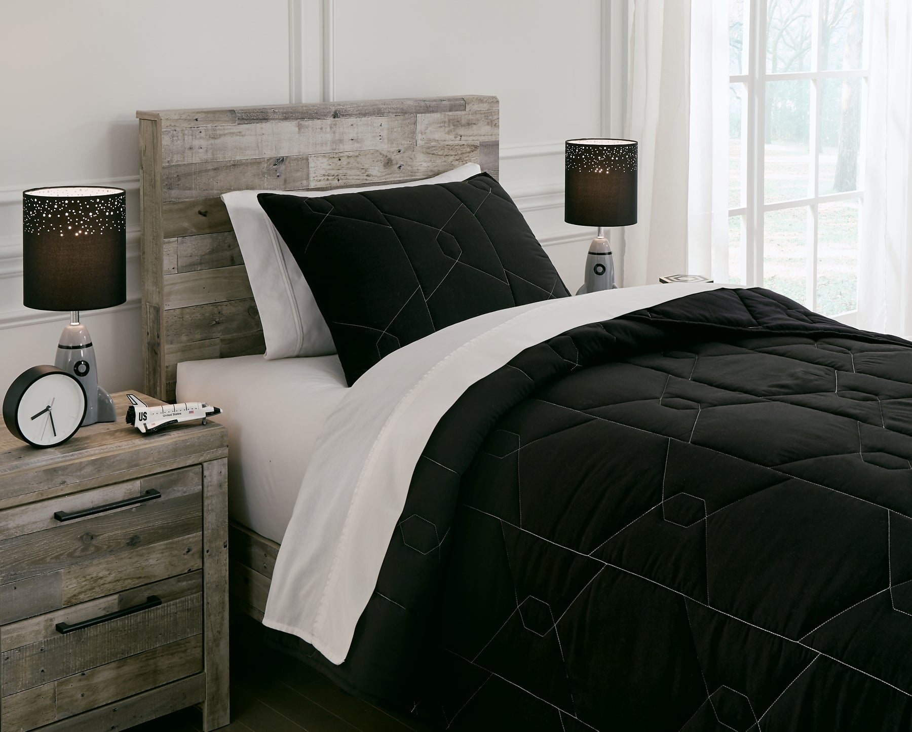 Meliora Twin Quilt Set