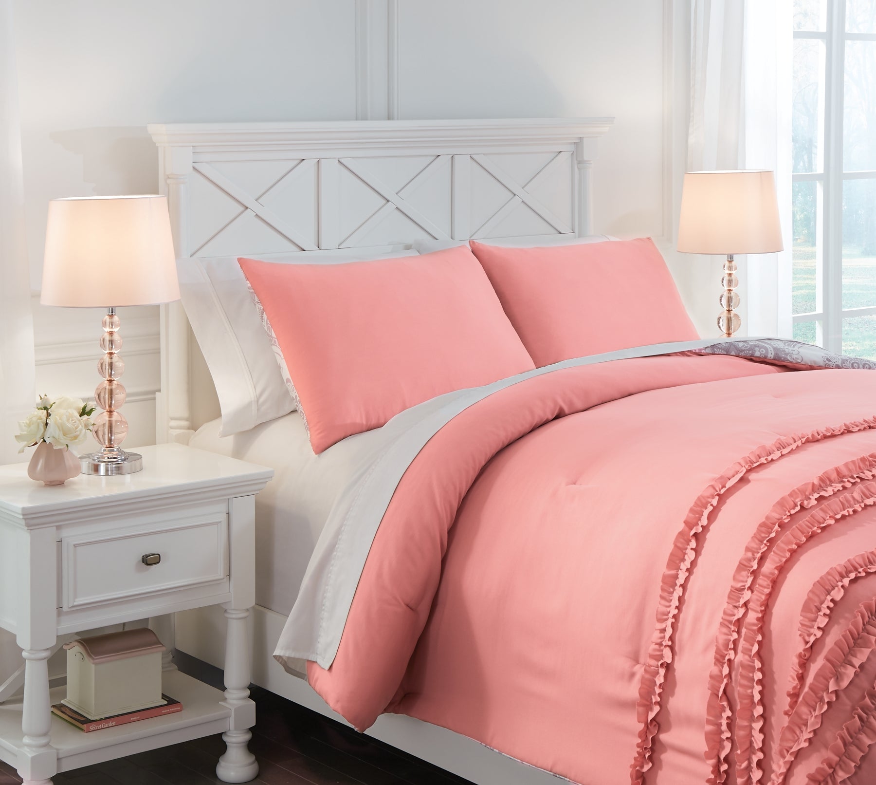 Avaleigh Twin Comforter Set