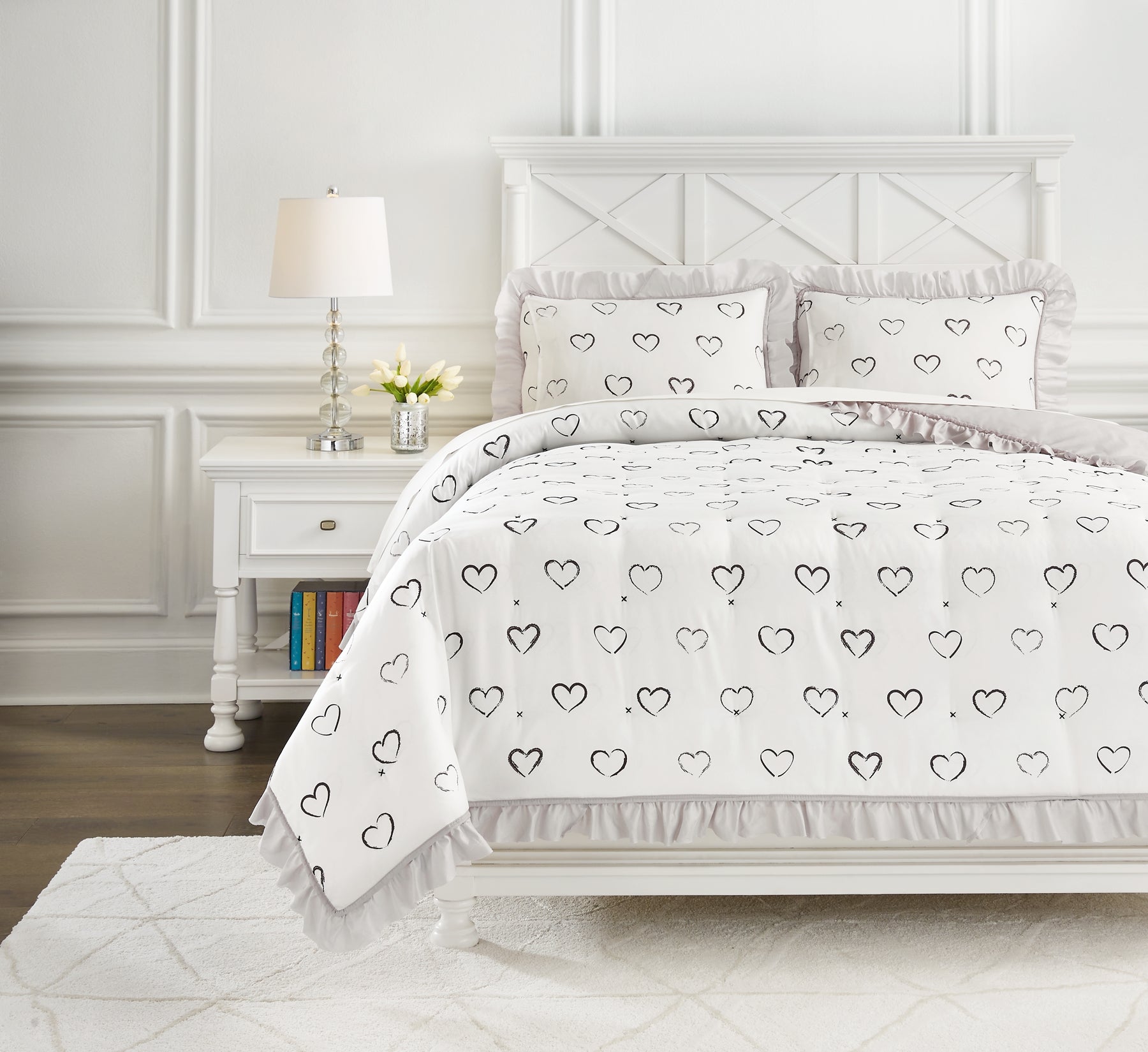 Hartlen Full Comforter Set
