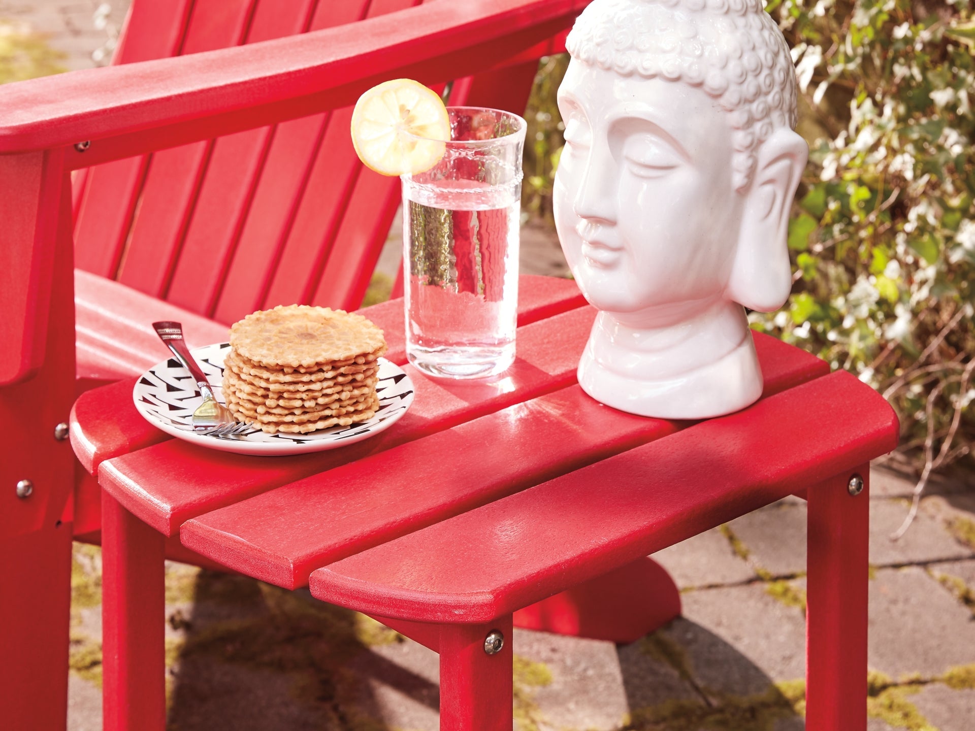 Sundown Treasure 2 Outdoor Chairs with End Table