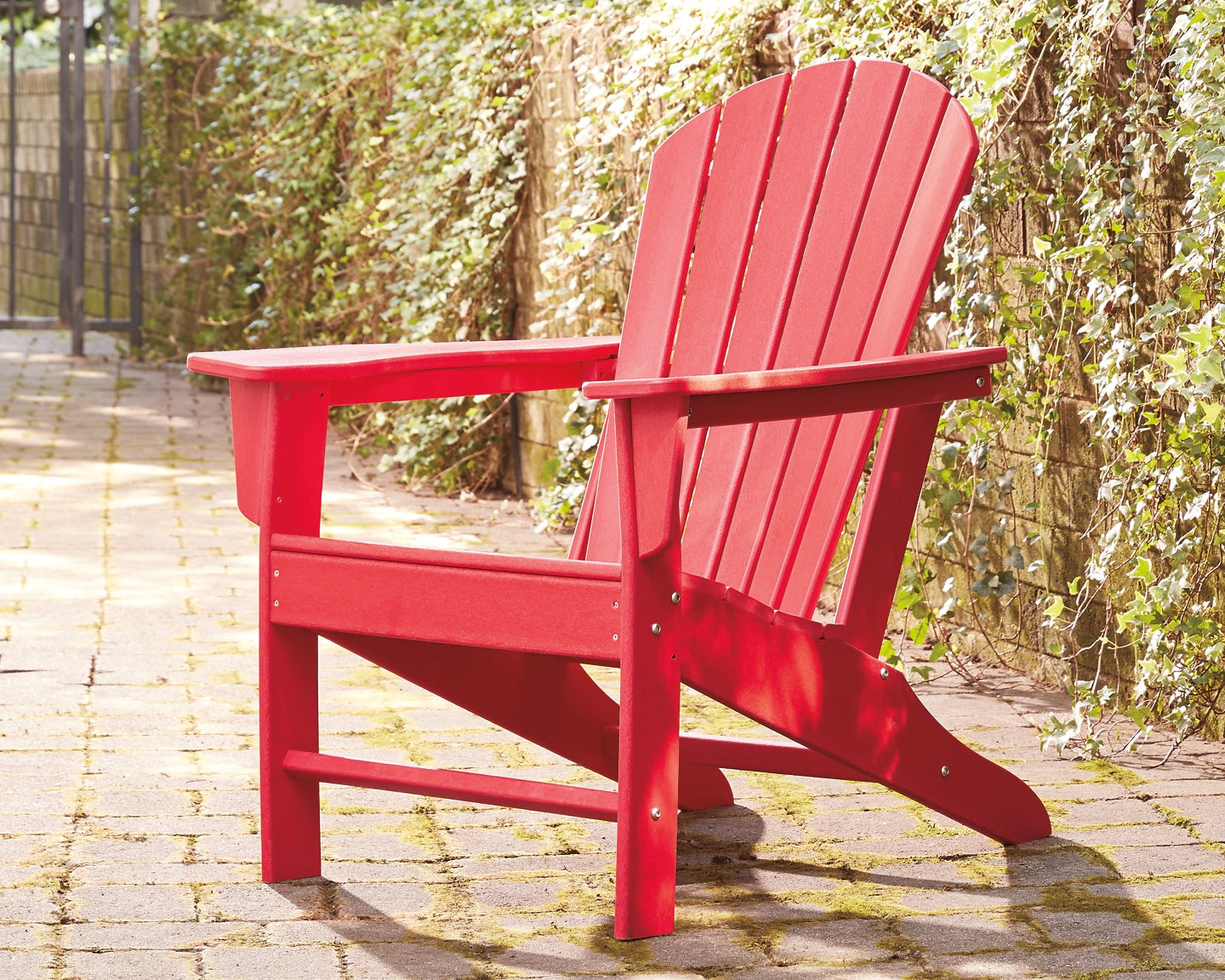 Sundown Treasure Outdoor Chair with End Table