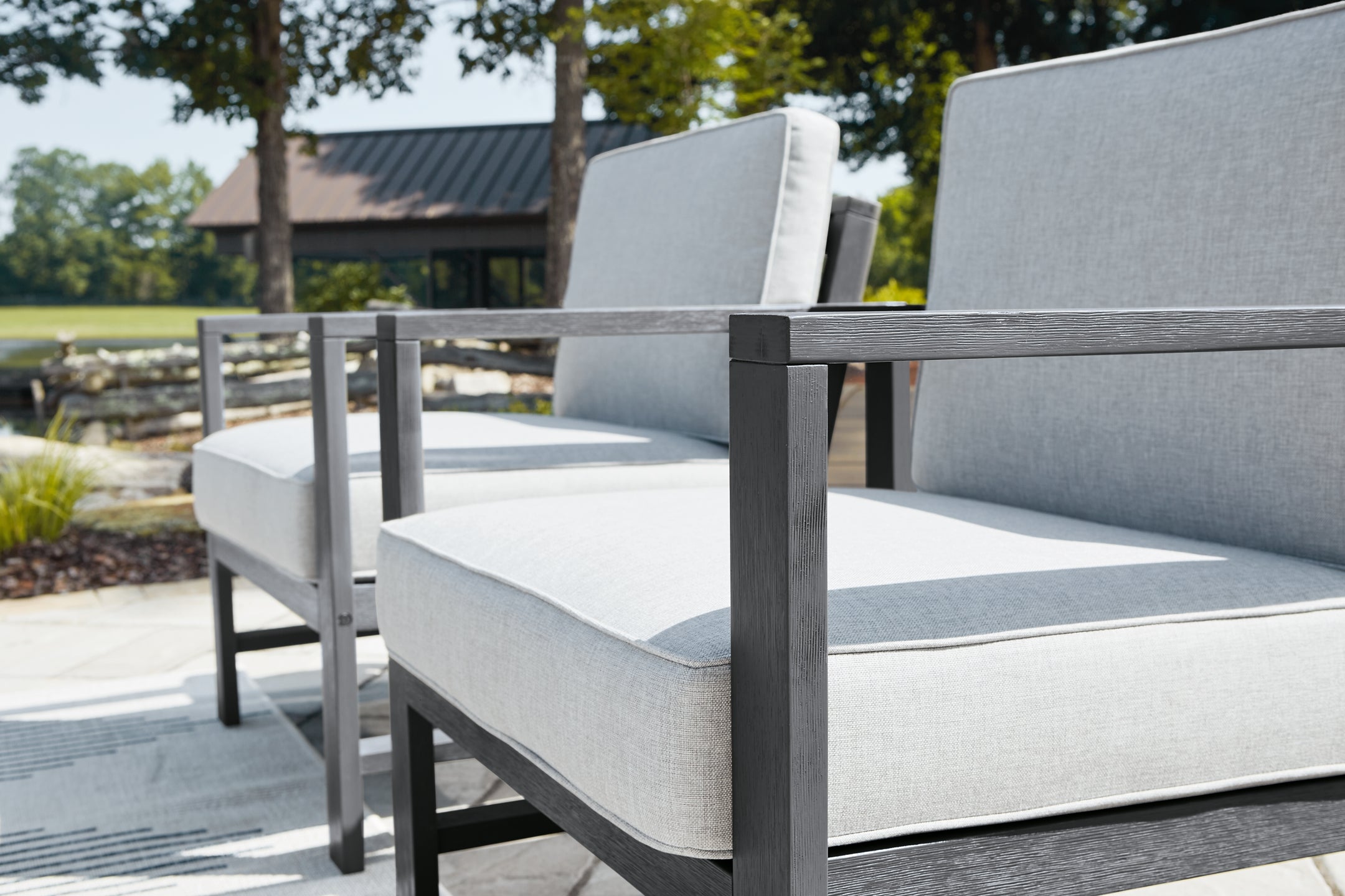 Fynnegan Lounge Chair w/Cushion (2/CN)