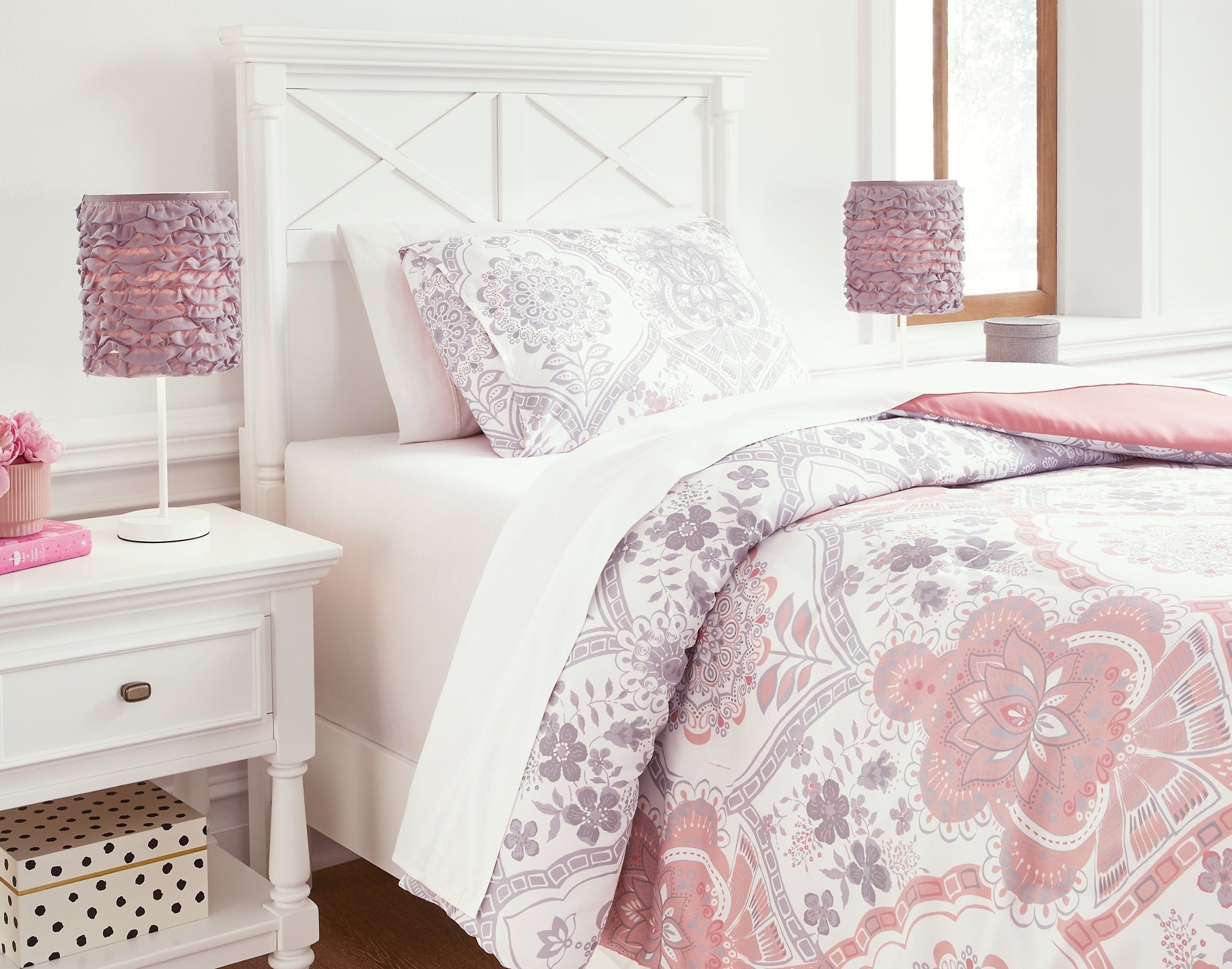 Avaleigh Twin Comforter Set