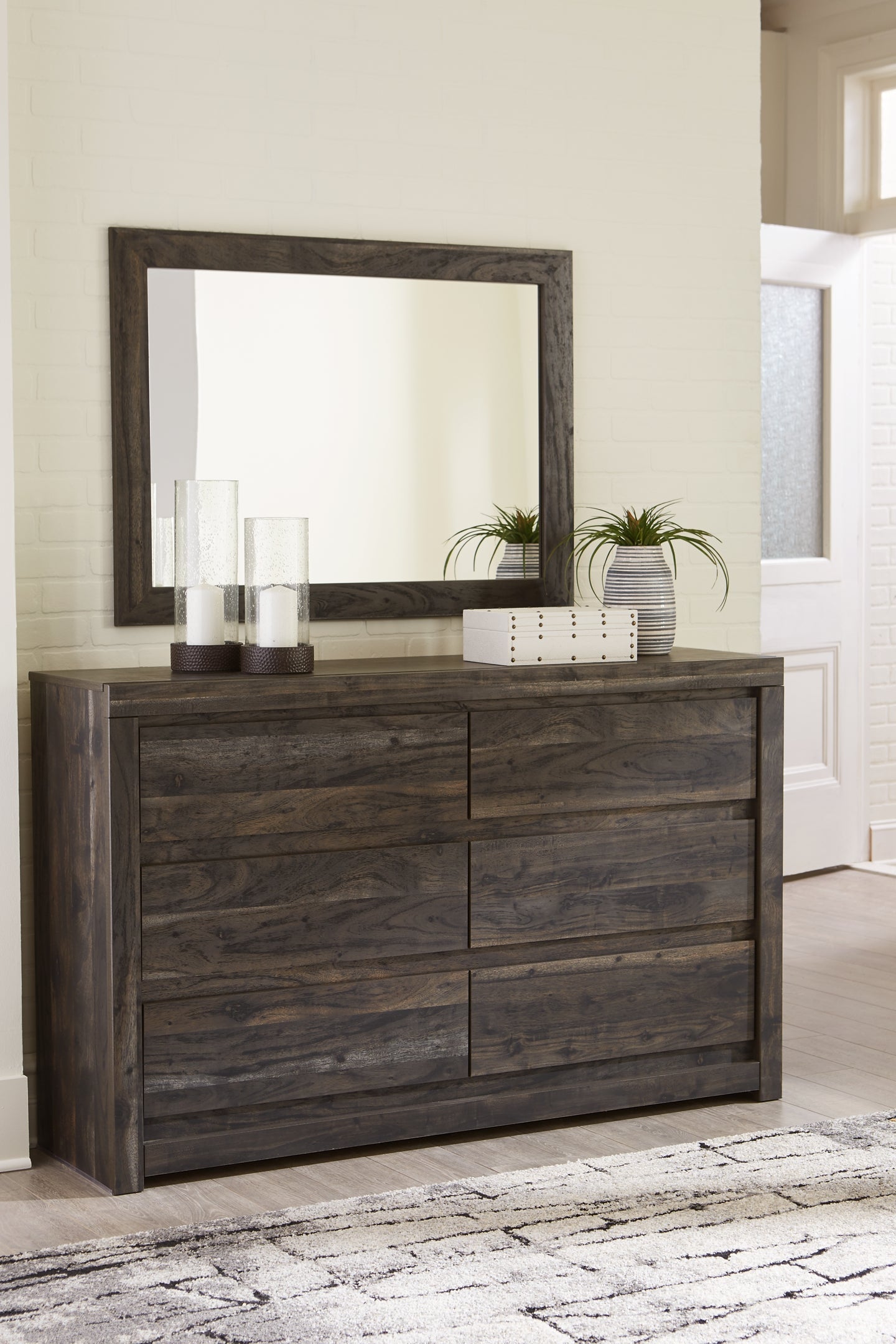 Vay Bay Dresser and Mirror