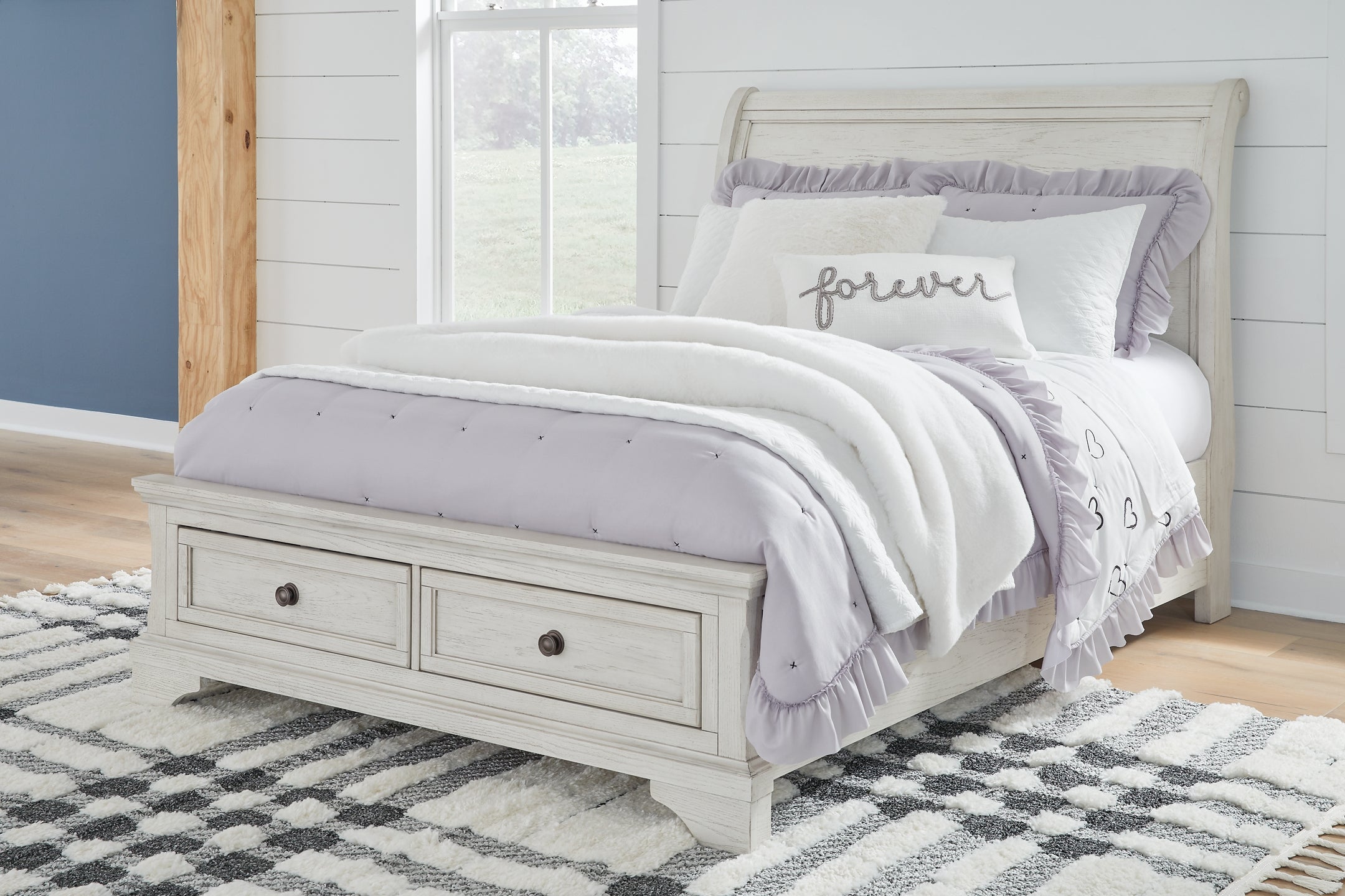 Robbinsdale Queen Sleigh Bed With Storage