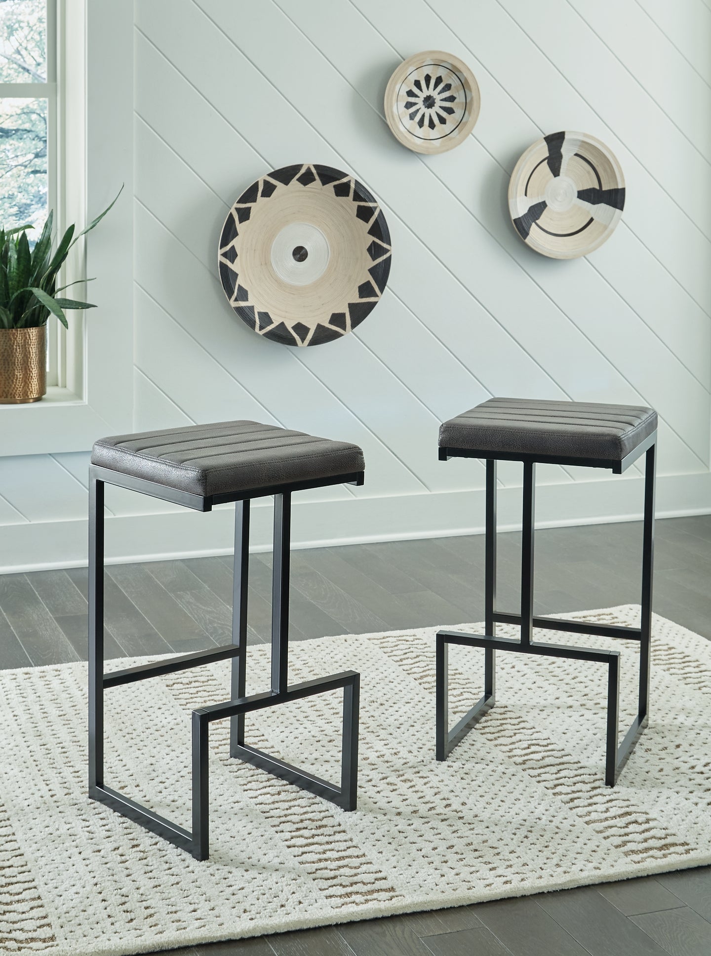 Strumford Bar Height Bar Stool (Set of 2)